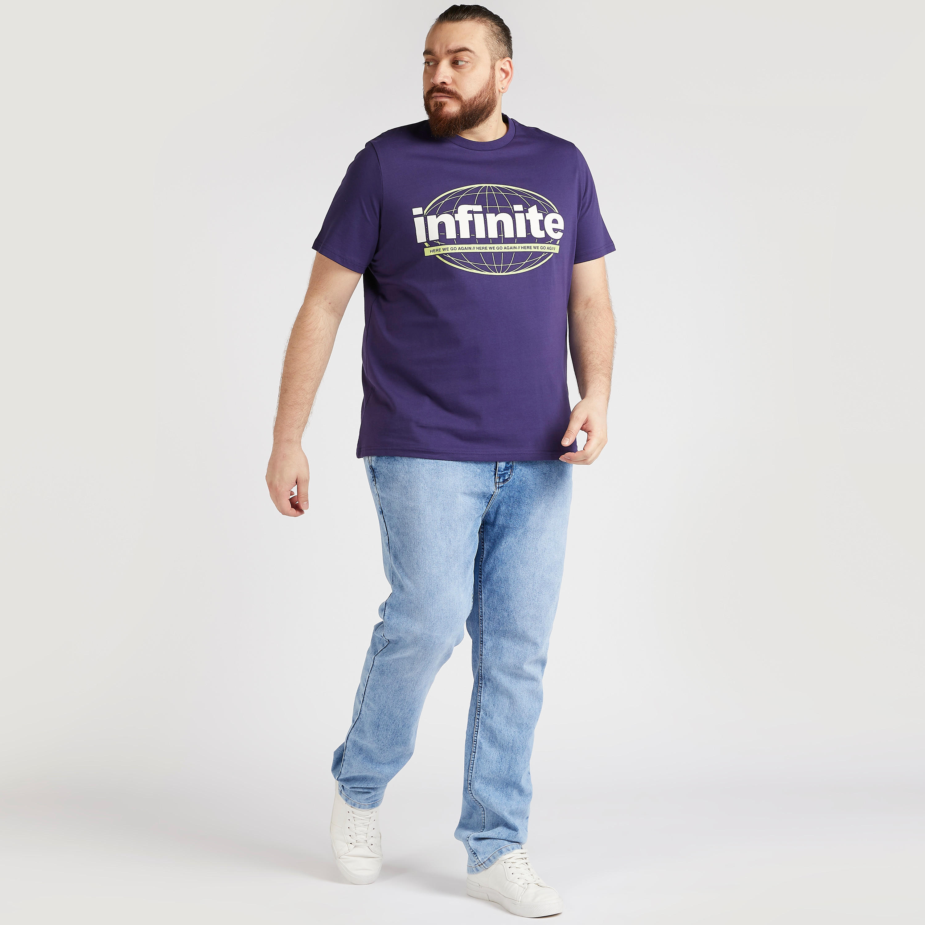 تيشيرت بياقة ضيّقة وأكمام قصيرة وطبعات-men-clothing-tshirtsandpolos-tshirts-image-2