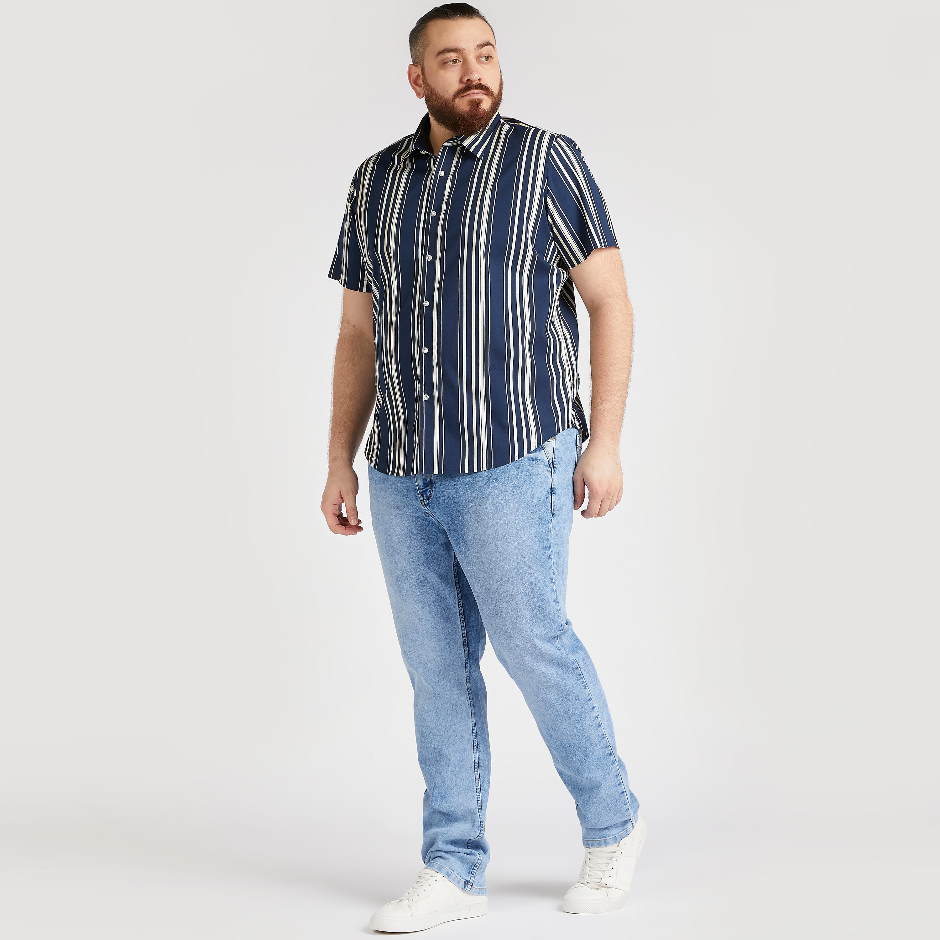 قميص مقلّم بأكمام قصيرة وزر إغلاق-men-clothing-shirts-image-2