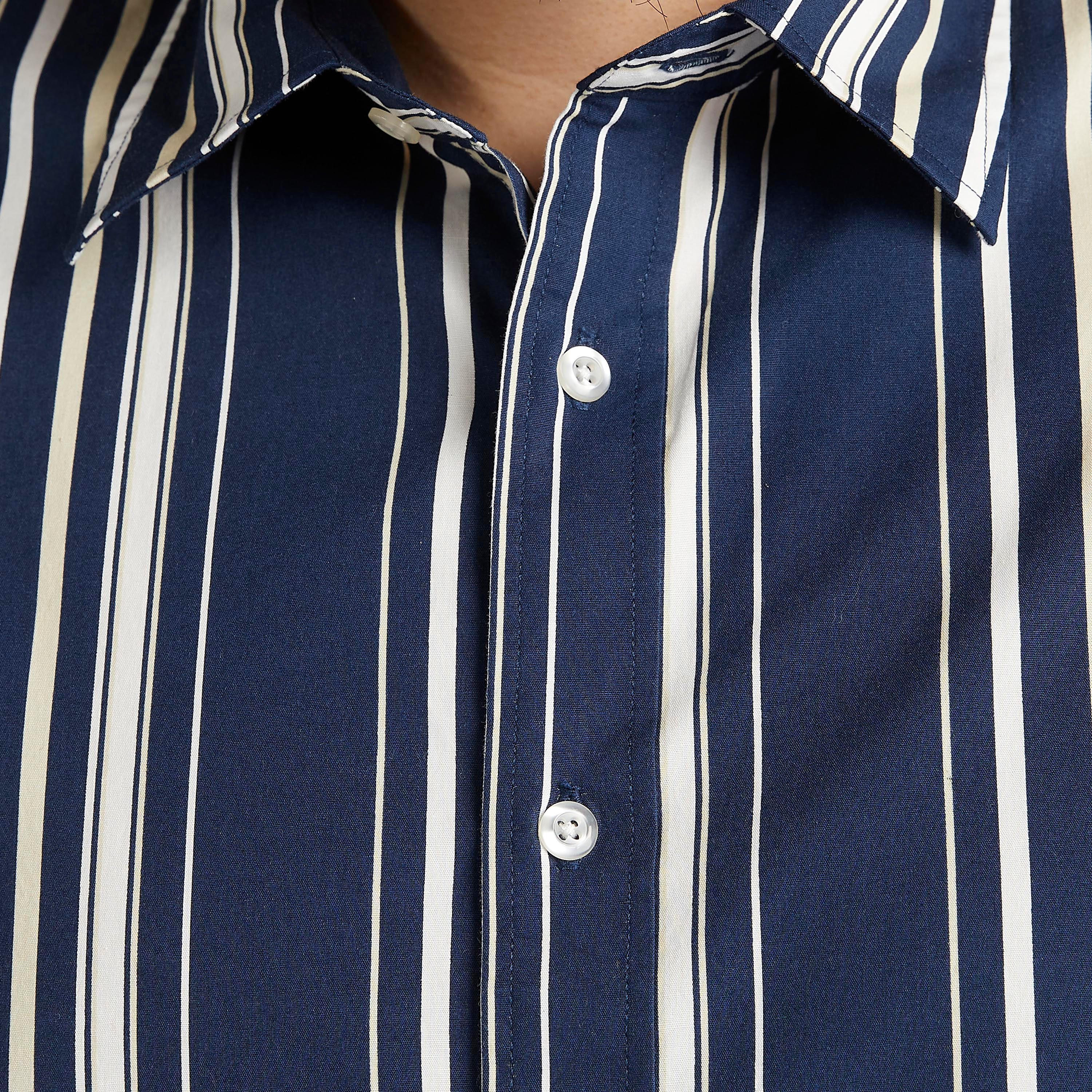 قميص مقلّم بأكمام قصيرة وزر إغلاق-men-clothing-shirts-image-3