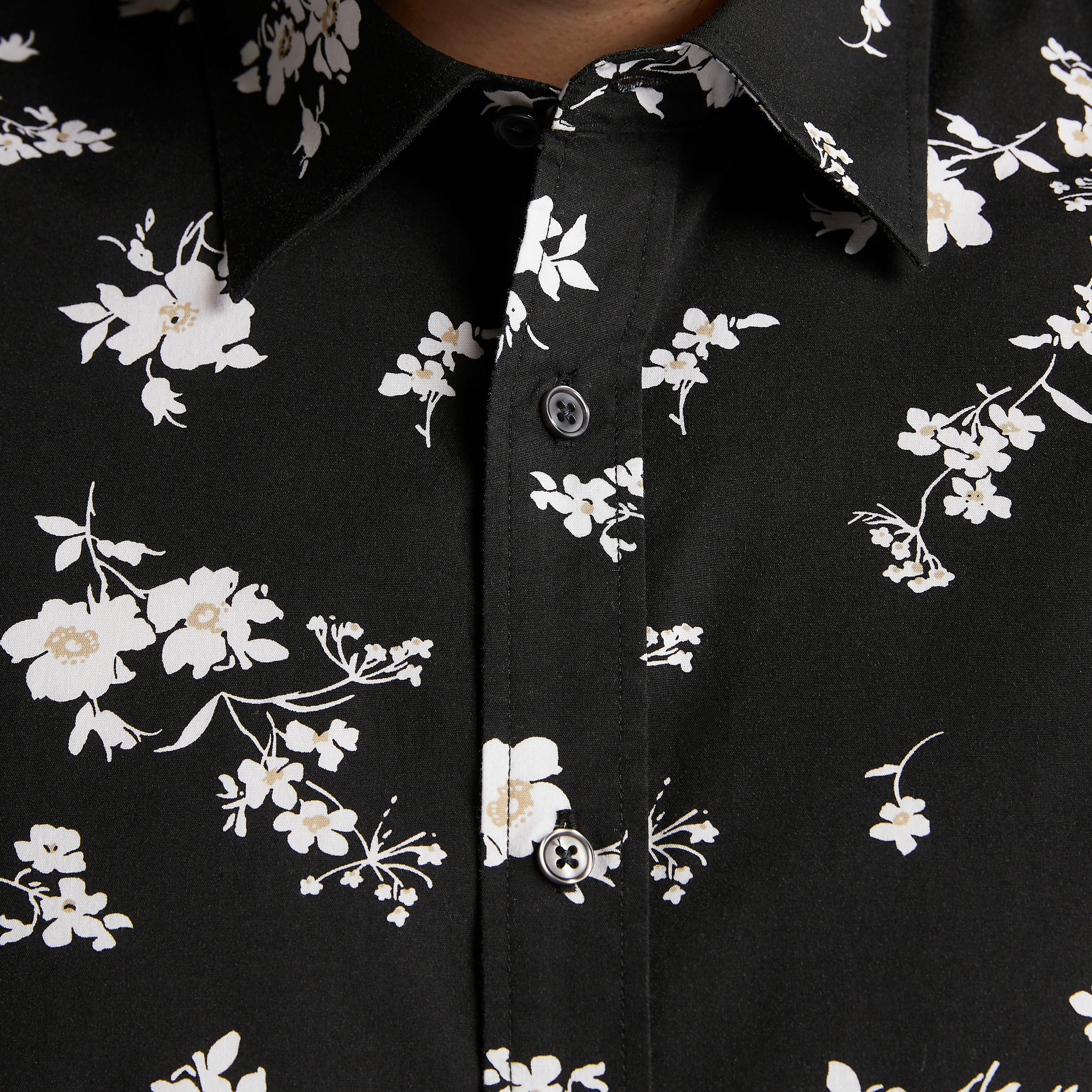 قميص بطبعات أزهار وأكمام قصيرة-men-clothing-shirts-image-2