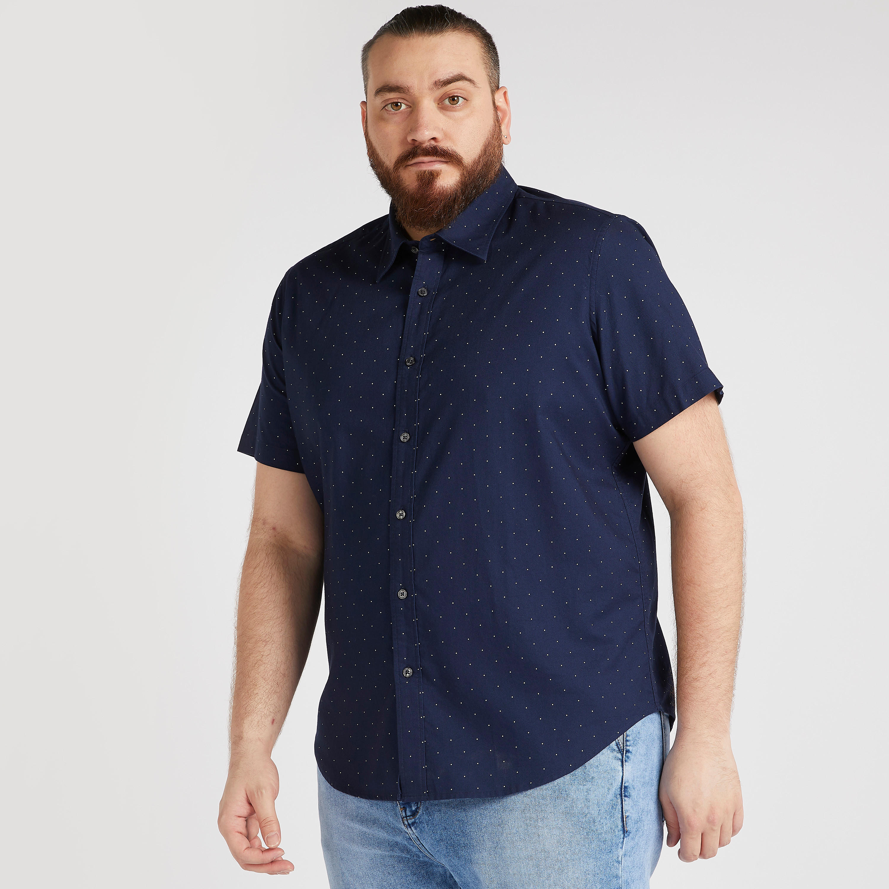 قميص بياقة عادية وأكمام قصيرة وطبعات-men-clothing-shirts-image-1