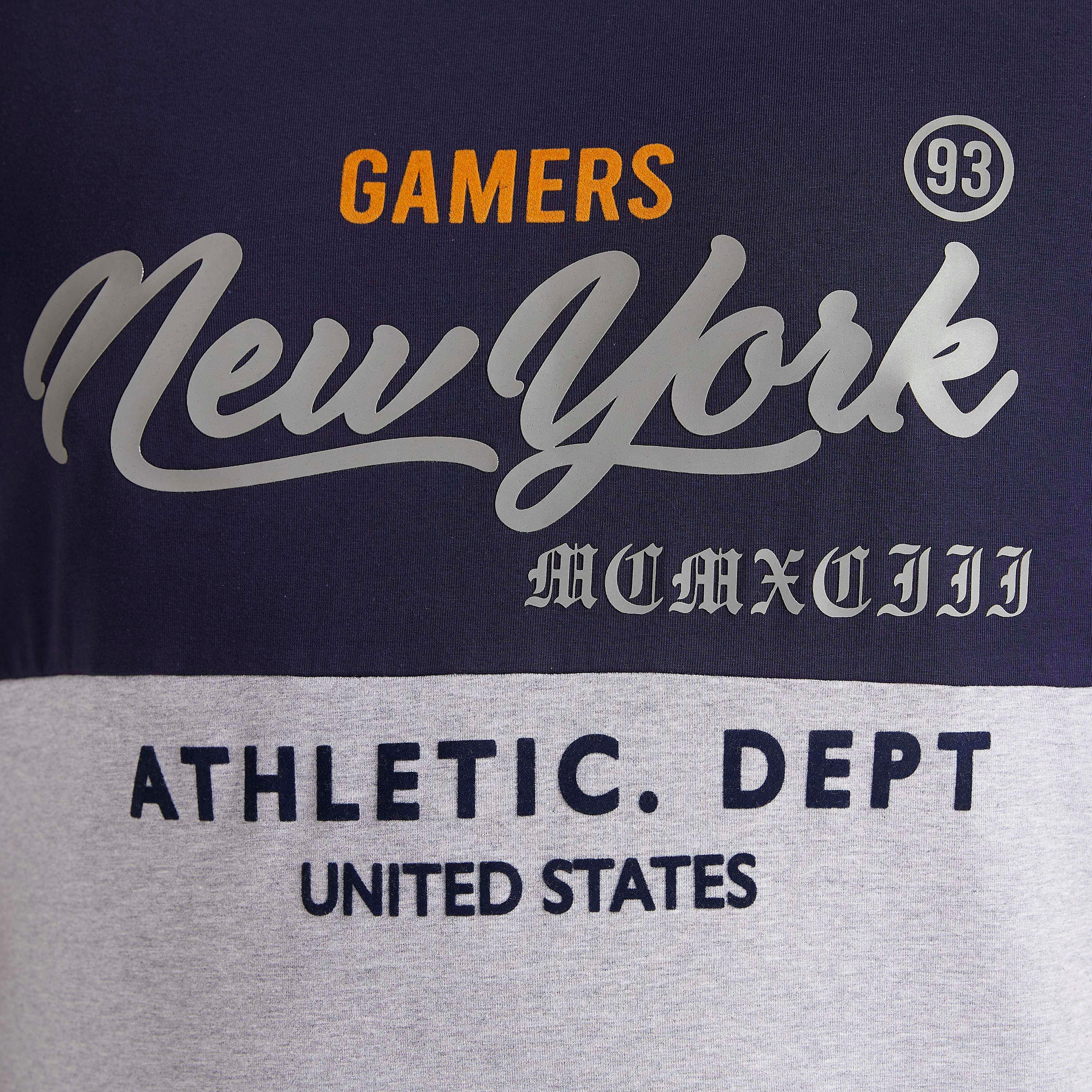 تيشيرت بياقة ضيّقة وأكمام قصيرة وطبعات-men-clothing-tshirtsandpolos-tshirts-image-3
