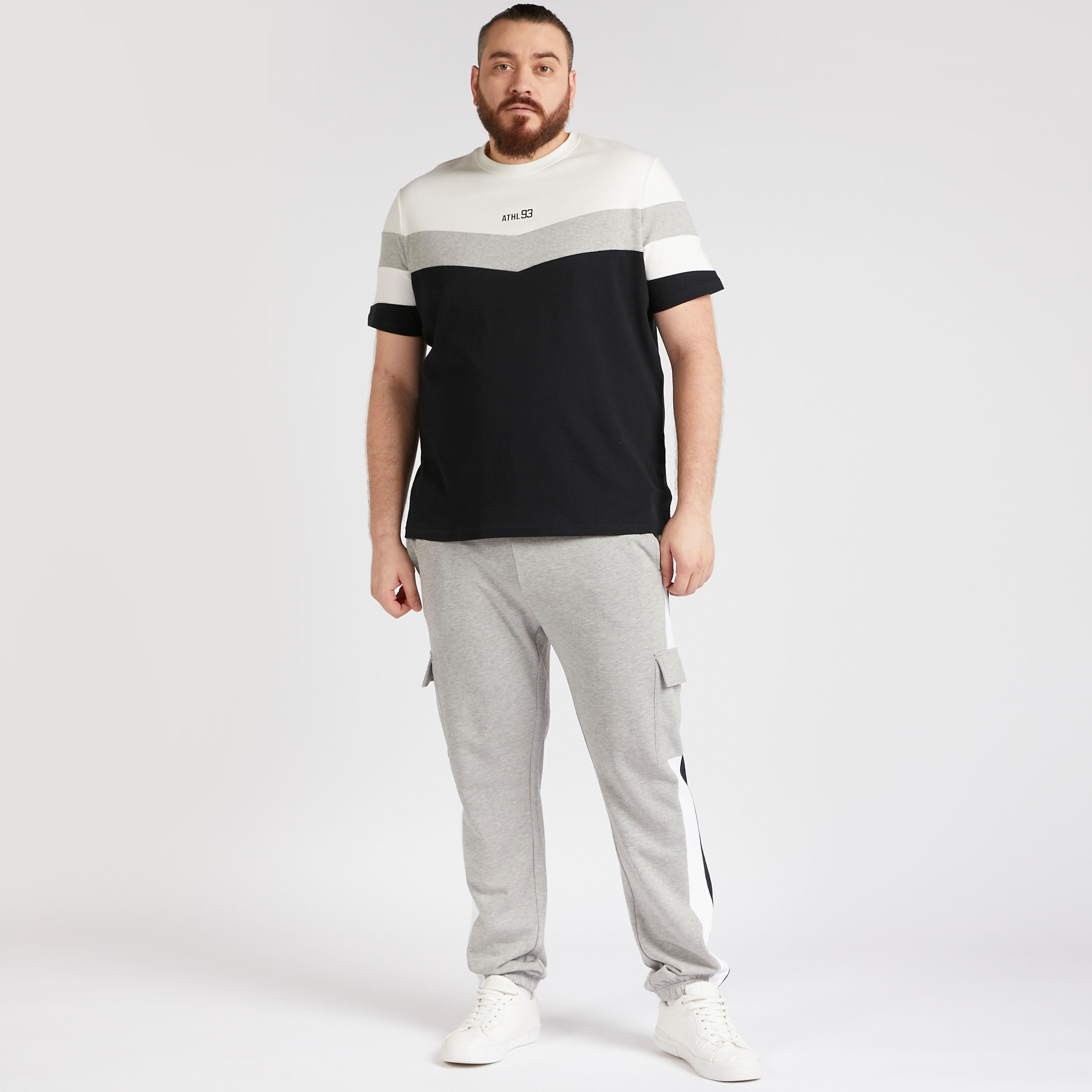تيشيرت بتصاميم مغاير وأكمام قصيرة-men-clothing-tshirtsandpolos-tshirts-image-2