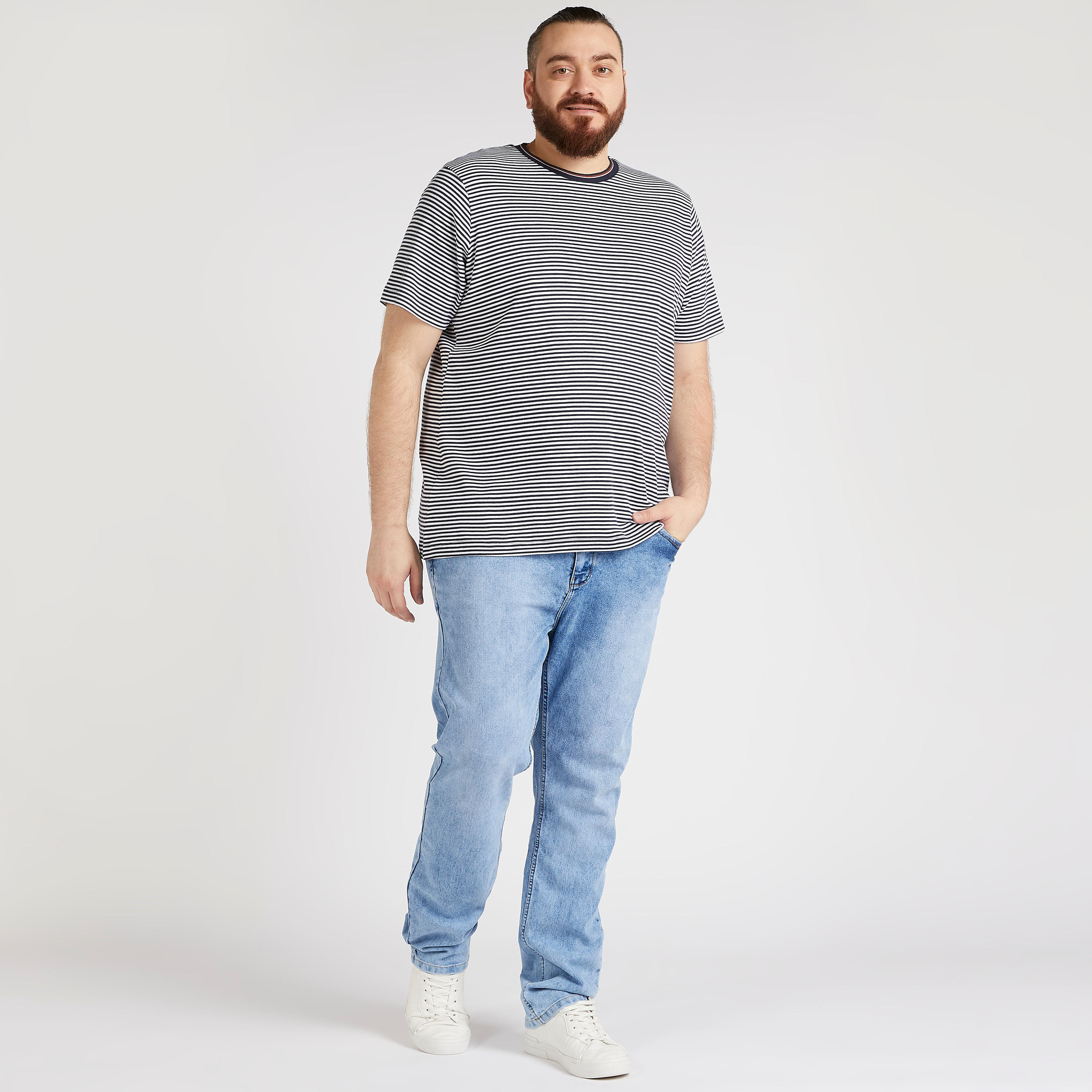 تيشيرت مخطّط بياقة ضيّقة وأكمام قصيرة-men-clothing-tshirtsandpolos-tshirts-image-3