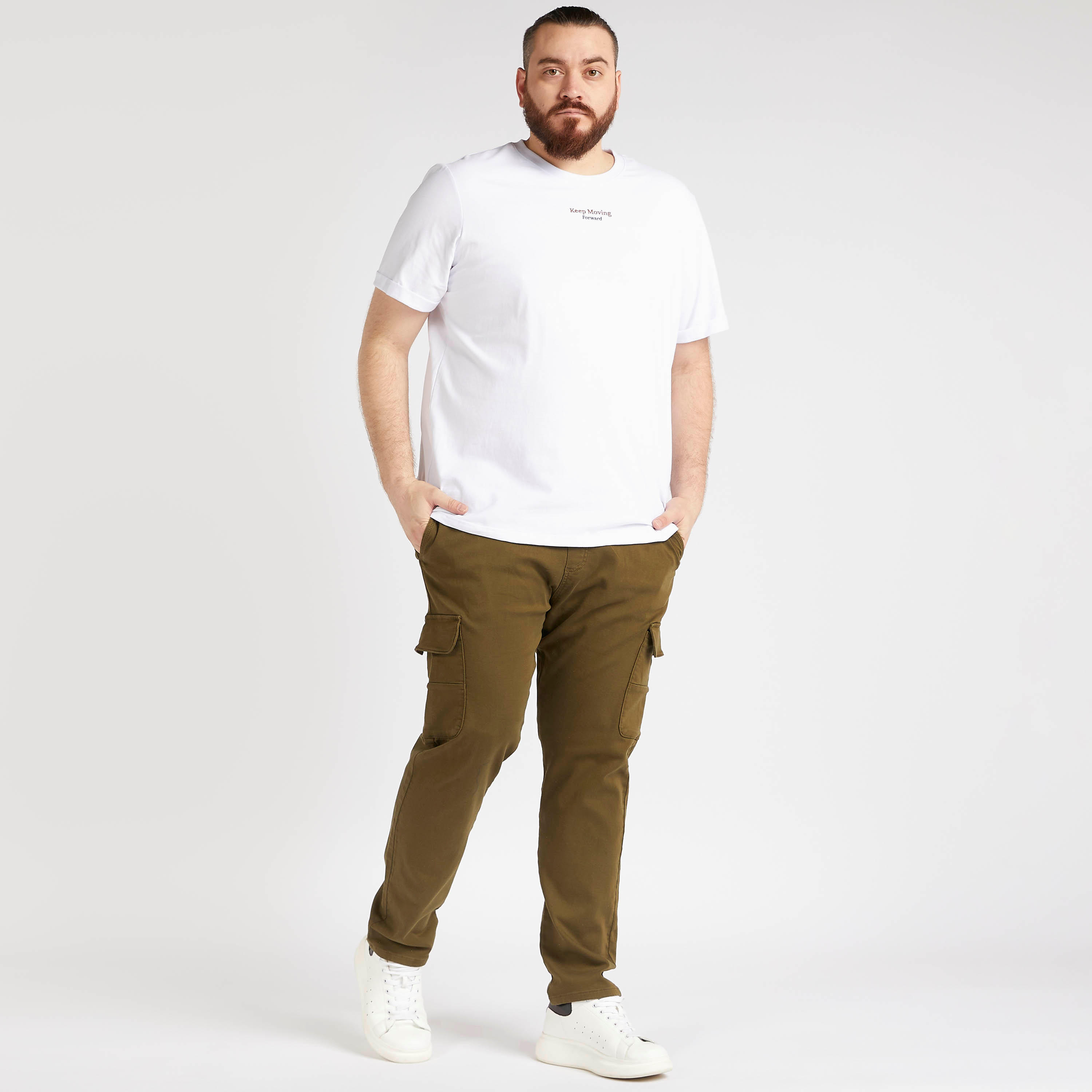 تيشيرت مطرّز بياقة ضيّقة وأكمام قصيرة-men-clothing-tshirtsandpolos-tshirts-image-3