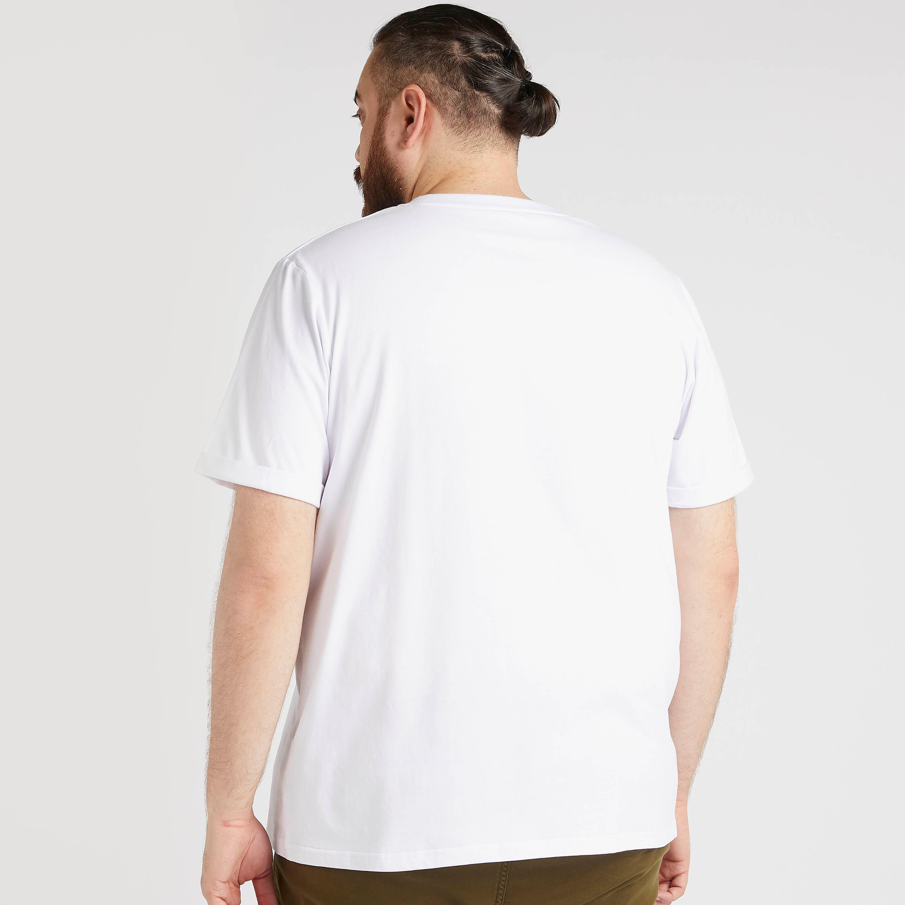 تيشيرت مطرّز بياقة ضيّقة وأكمام قصيرة-men-clothing-tshirtsandpolos-tshirts-image-1