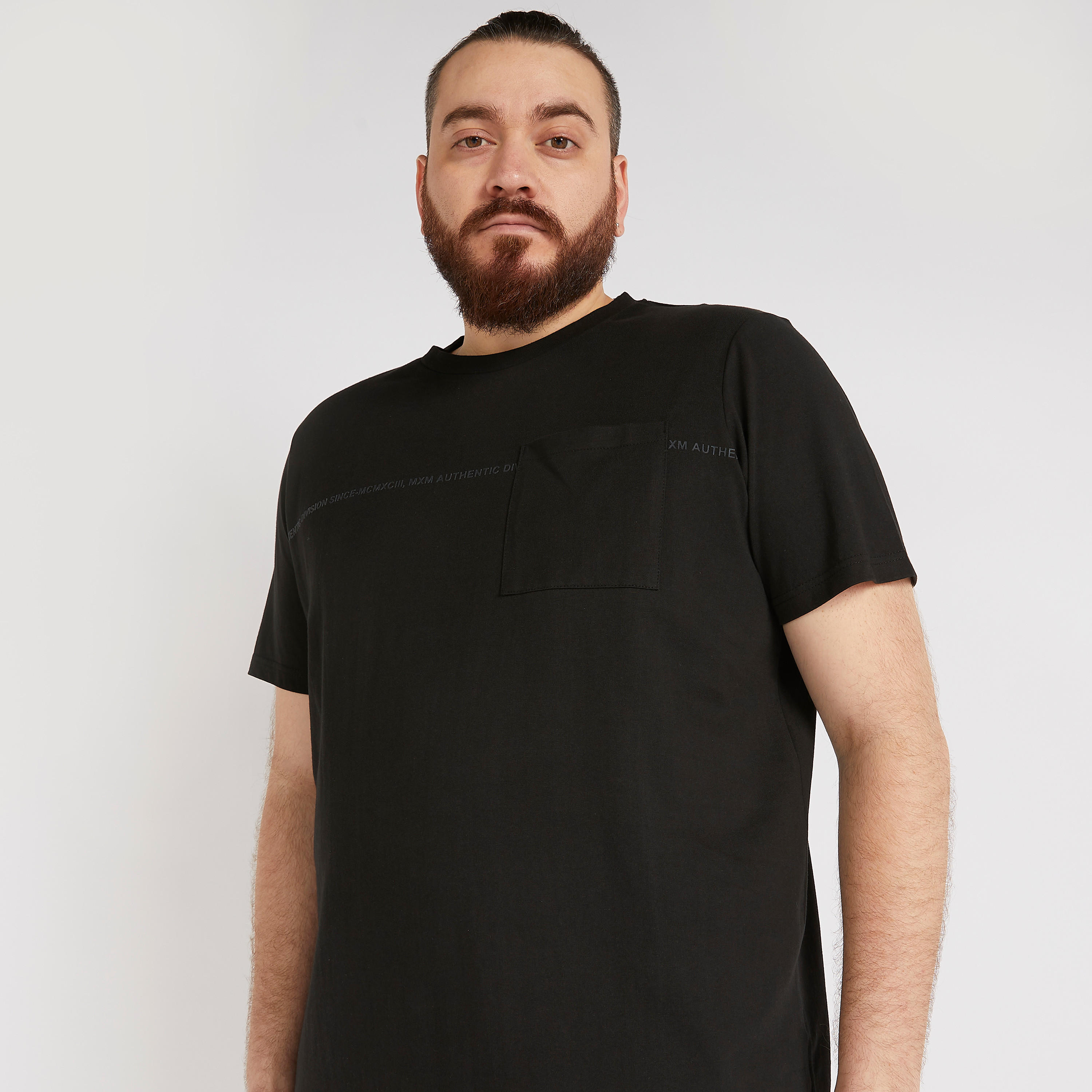 تيشيرت بأكمام قصيرة وجيب خارجي وطبعات-men-clothing-tshirtsandpolos-tshirts-image-1