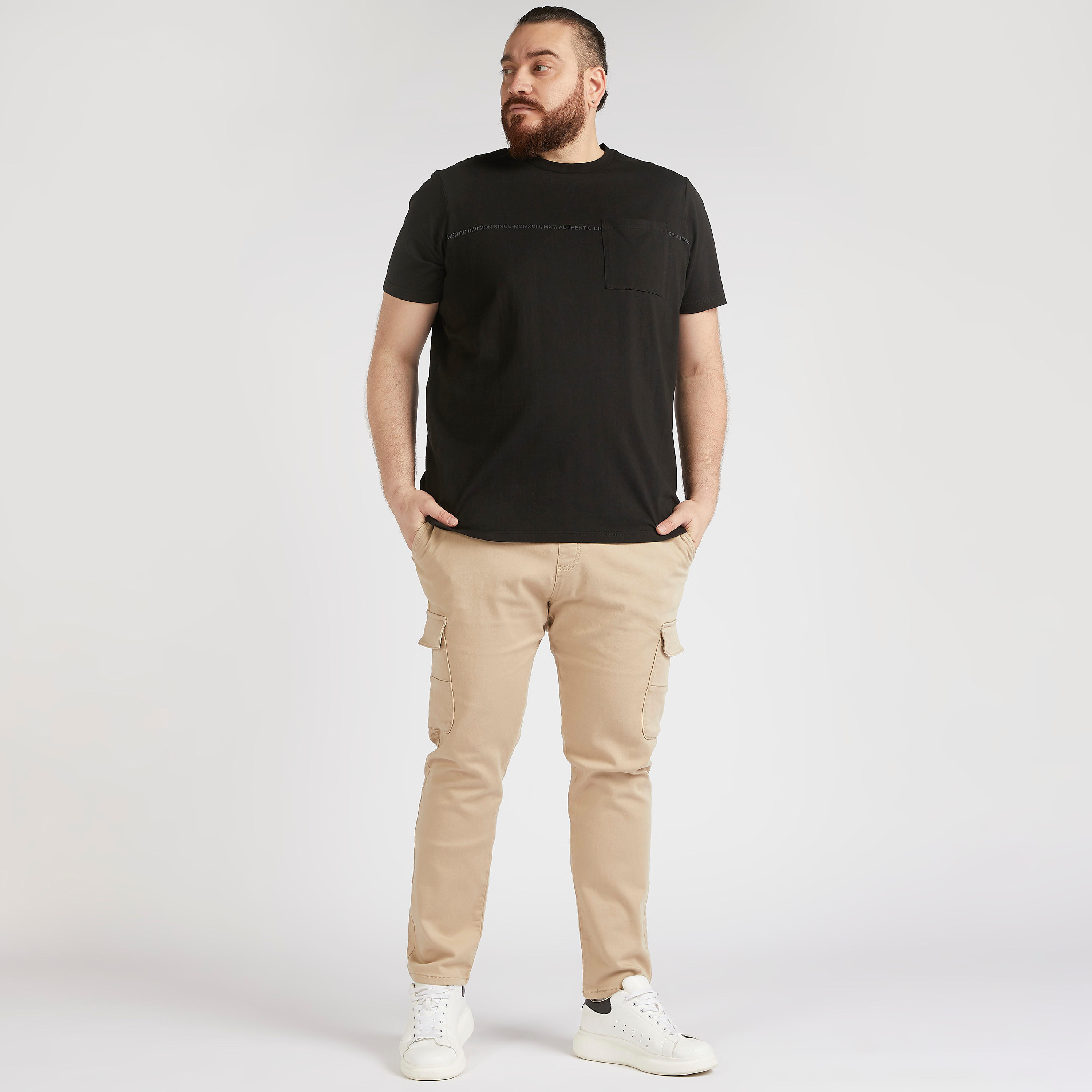 تيشيرت بأكمام قصيرة وجيب خارجي وطبعات-men-clothing-tshirtsandpolos-tshirts-image-2