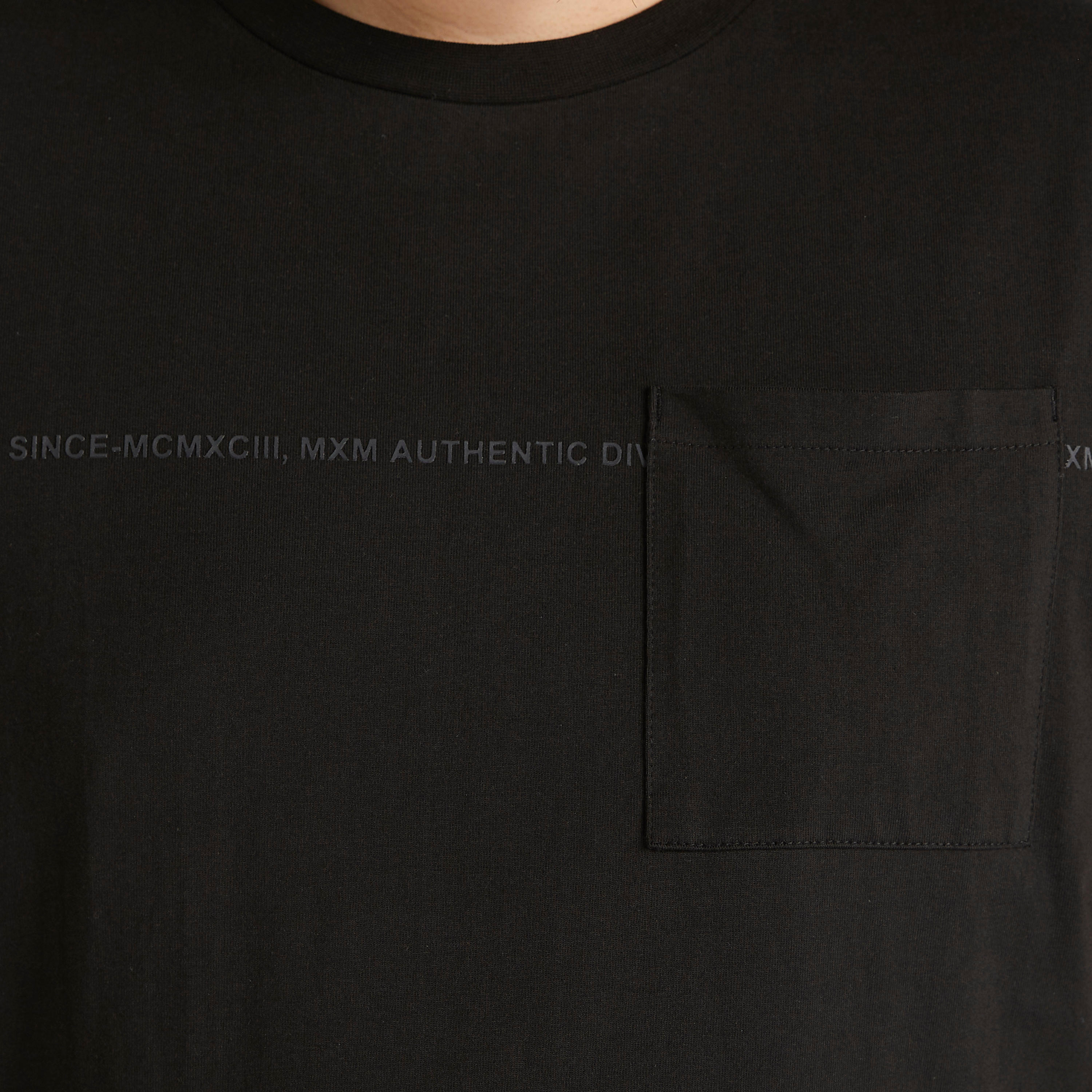 تيشيرت بأكمام قصيرة وجيب خارجي وطبعات-men-clothing-tshirtsandpolos-tshirts-image-3