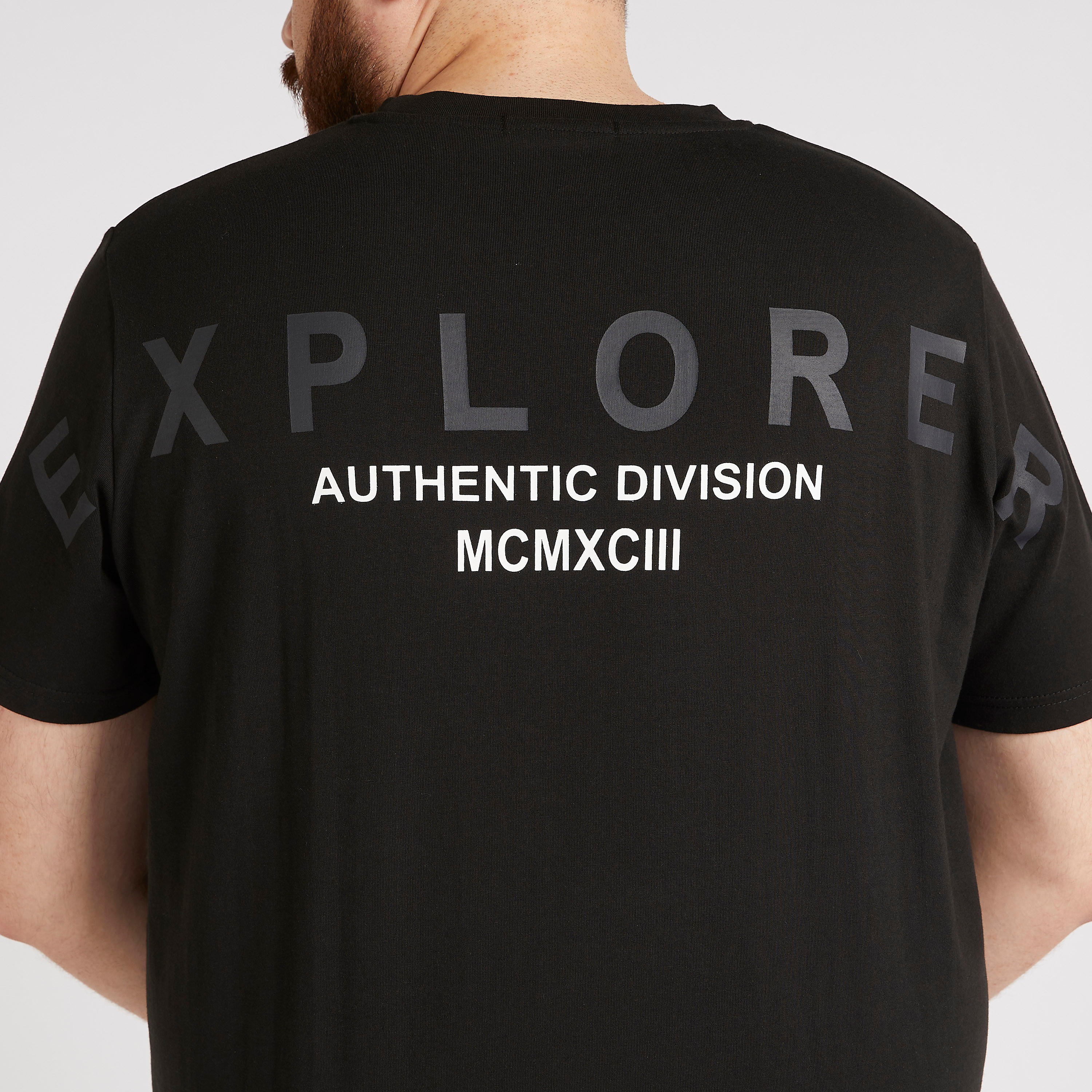 تيشيرت بأكمام قصيرة وجيب خارجي وطبعات-men-clothing-tshirtsandpolos-tshirts-image-5