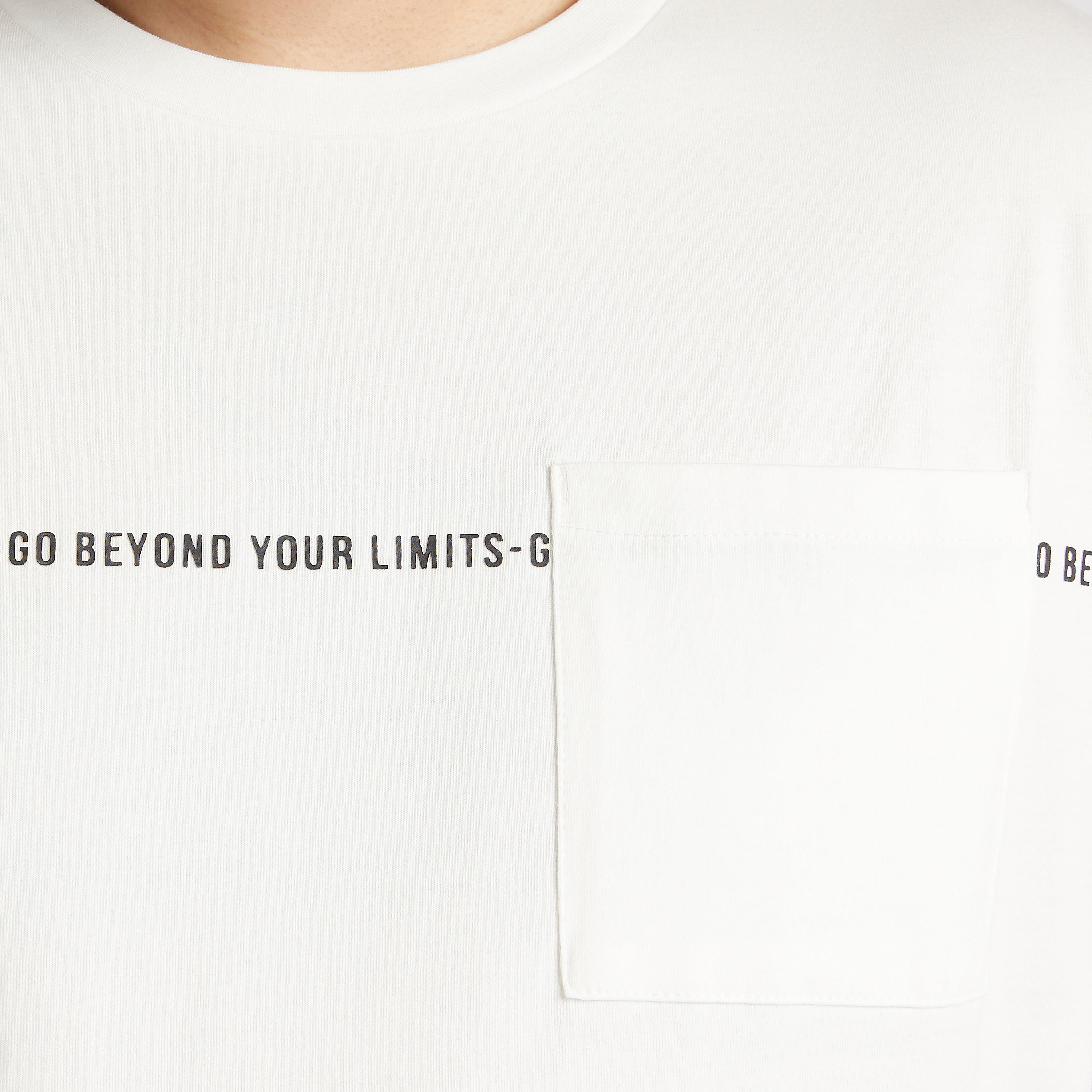 تيشيرت بياقة ضيّقة وطبعات-men-clothing-tshirtsandpolos-tshirts-image-3