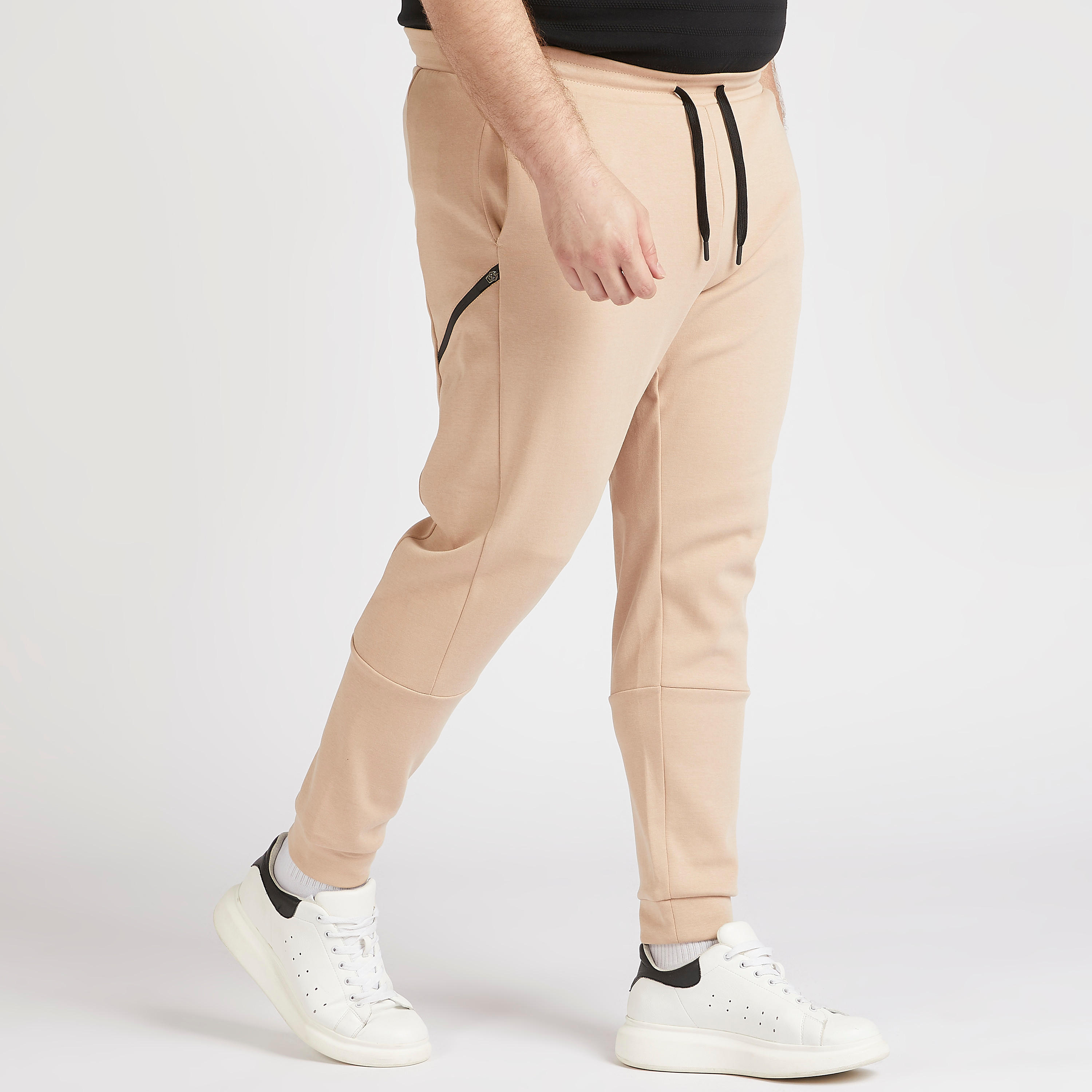 بنطلون رياضي سادة بخصر متوسّط الارتفاع ورباط إغلاق وجيوب-men-clothing-bottoms-joggers-image-6