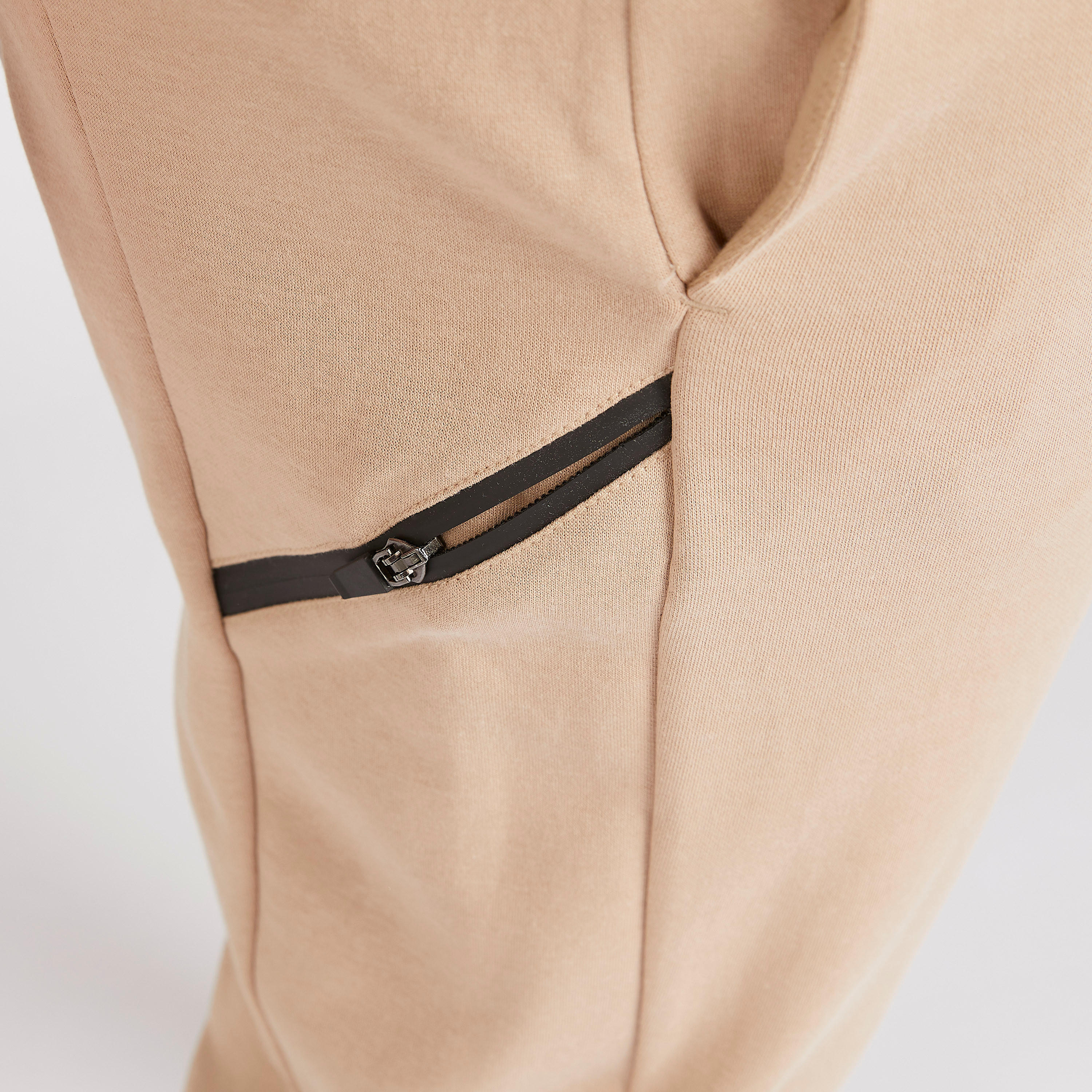 بنطلون رياضي سادة بخصر متوسّط الارتفاع ورباط إغلاق وجيوب-men-clothing-bottoms-joggers-image-2