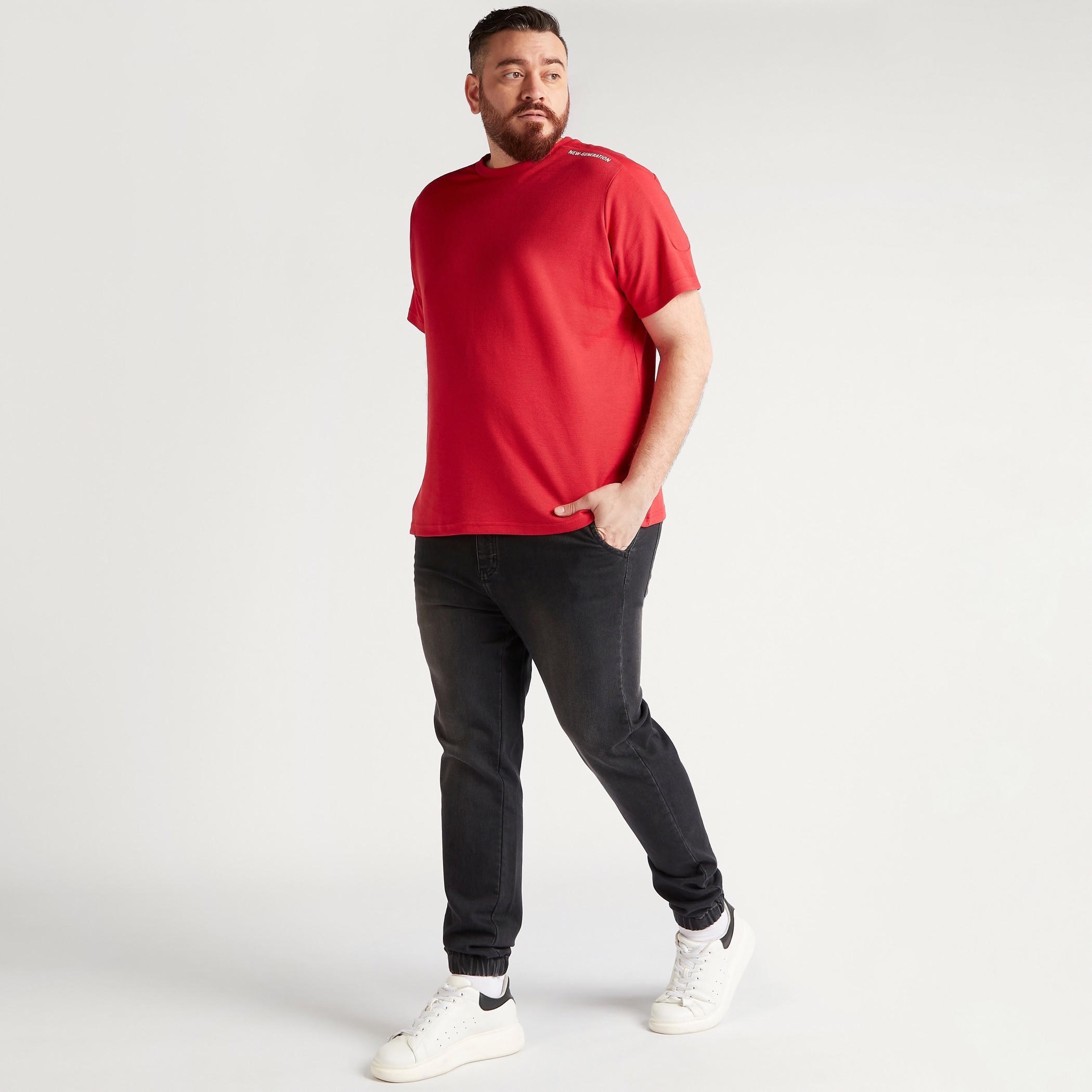 بنطلون رياضي دنيم سادة بخصر متوسّط الارتفاع وزر إغلاق وجيوب-men-clothing-bottoms-joggers-image-3