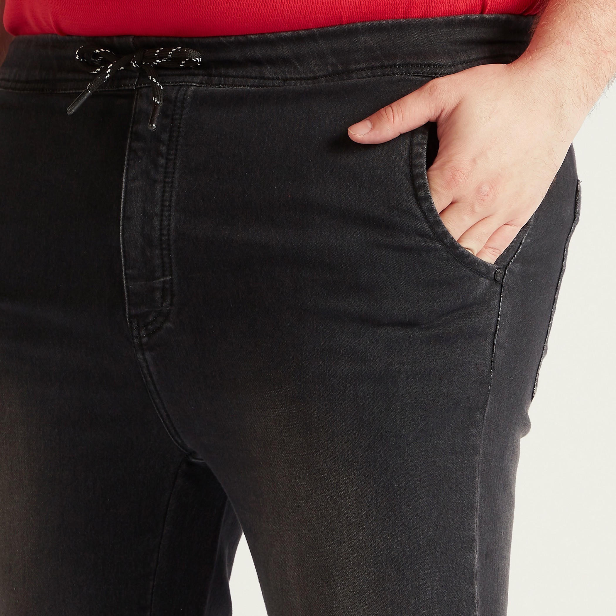 بنطلون رياضي دنيم سادة بخصر متوسّط الارتفاع وزر إغلاق وجيوب-men-clothing-bottoms-joggers-image-2