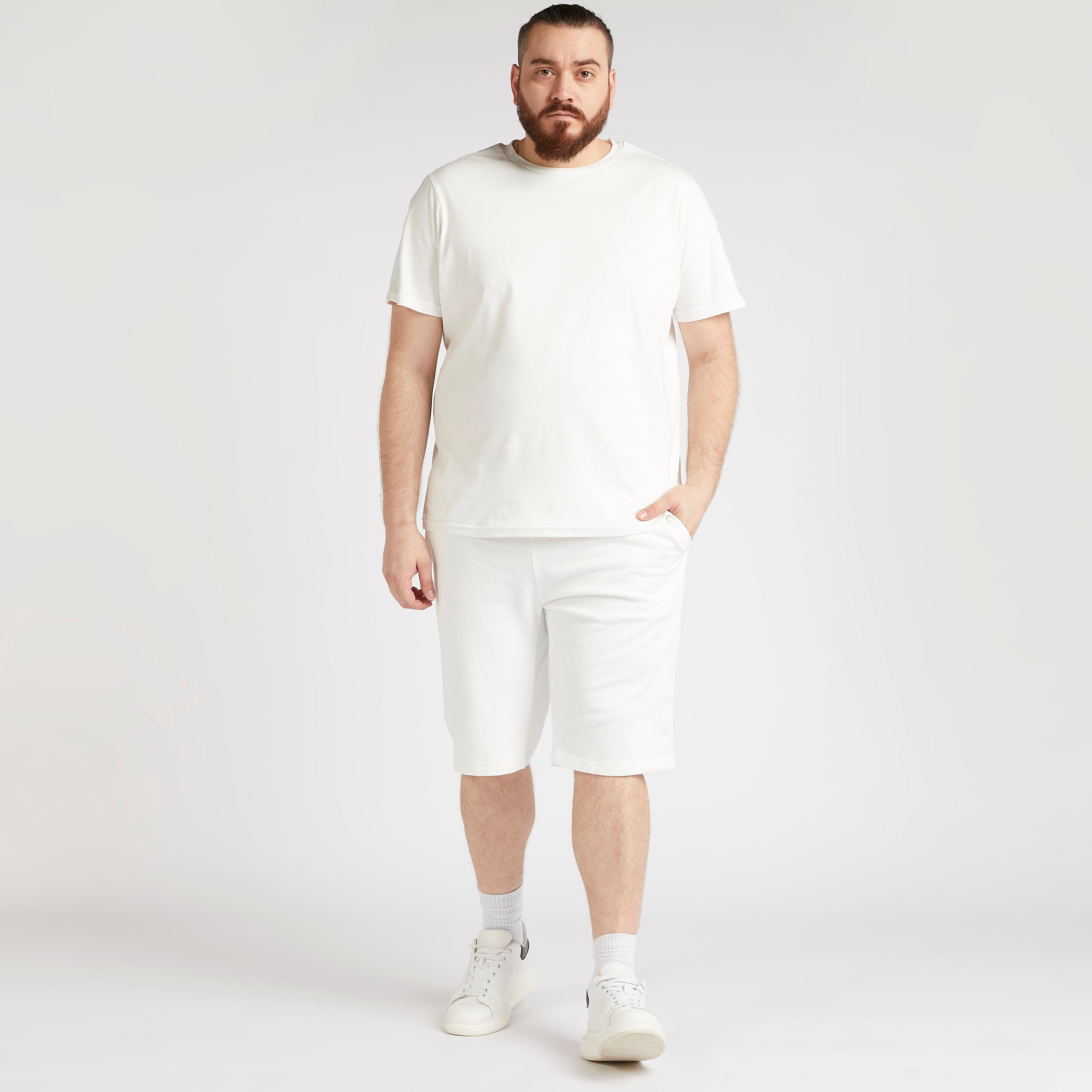 شورت سادة برباط إغلاق وخصر متوسّط الارتفاع-men-clothing-bottoms-shorts-image-3