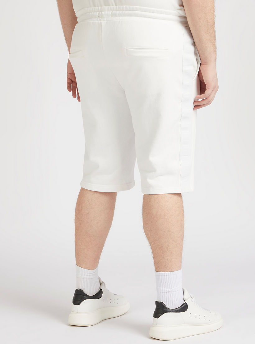 شورت سادة برباط إغلاق وخصر متوسّط الارتفاع-men-clothing-bottoms-shorts-image-1