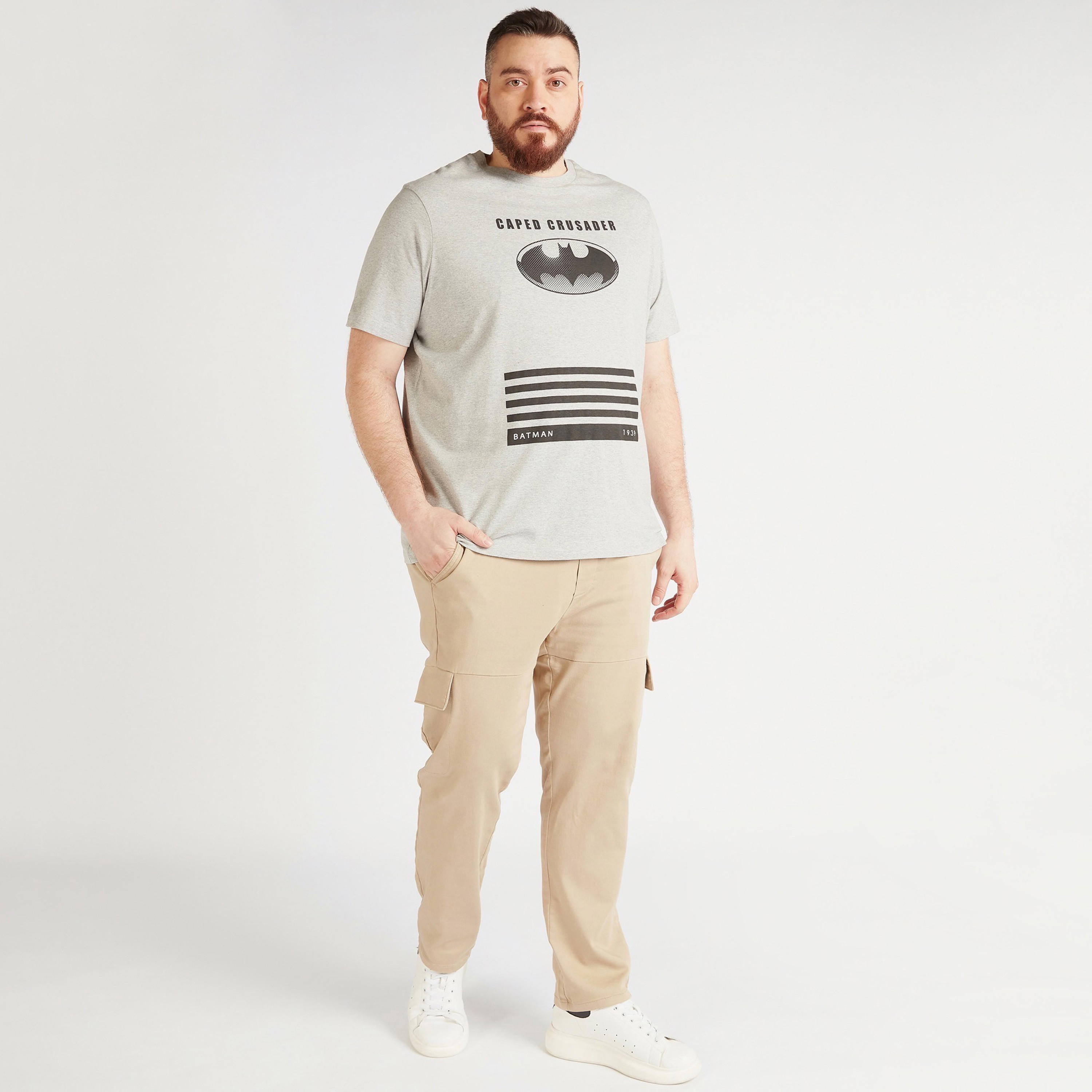تيشيرت بياقة ضيقة وأكمام قصيرة وطبعات باتمان-men-clothing-tshirtsandpolos-tshirts-image-2