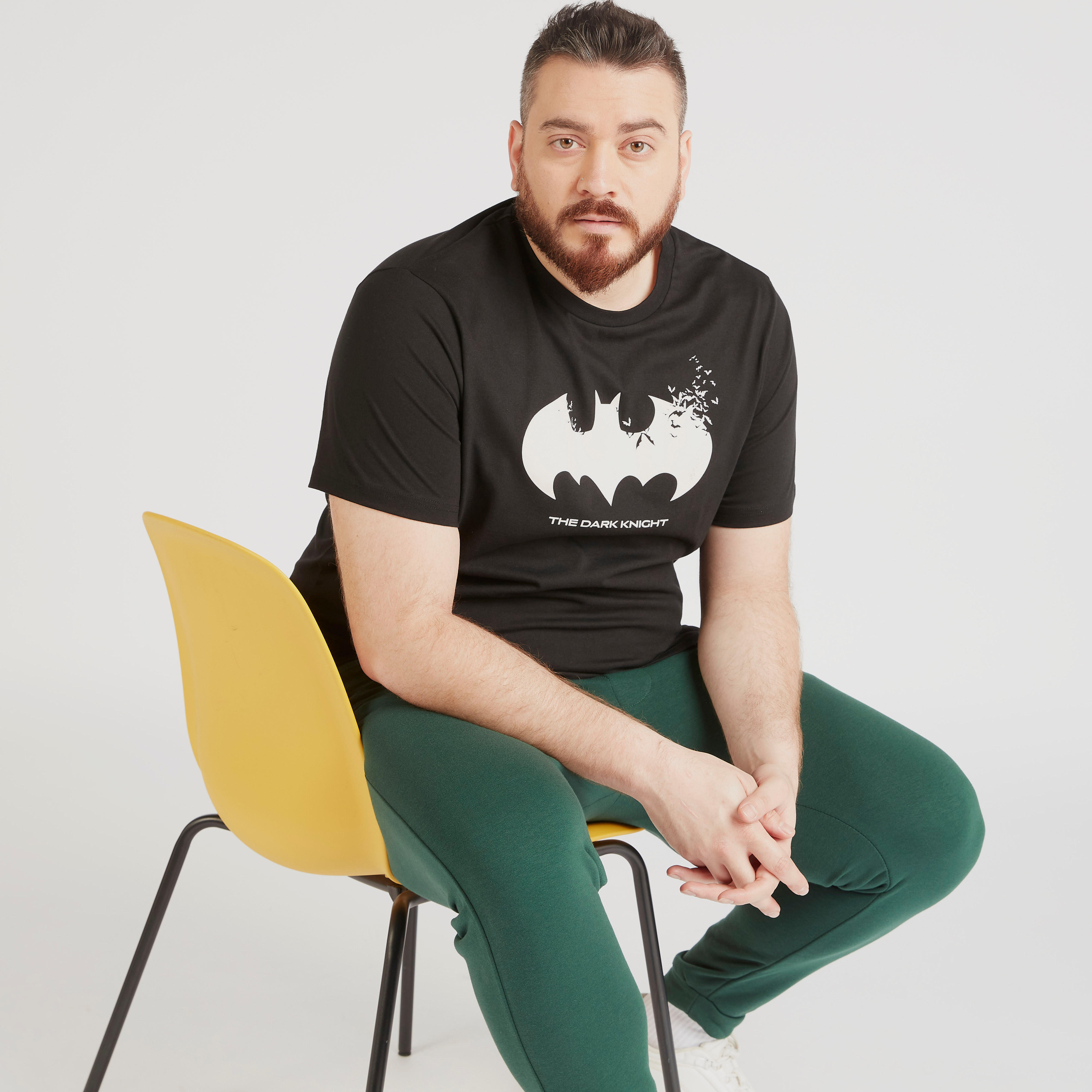 تيشيرت بياقة ضيقة وأكمام قصيرة وطبعات باتمان-men-clothing-tshirtsandpolos-tshirts-image-1