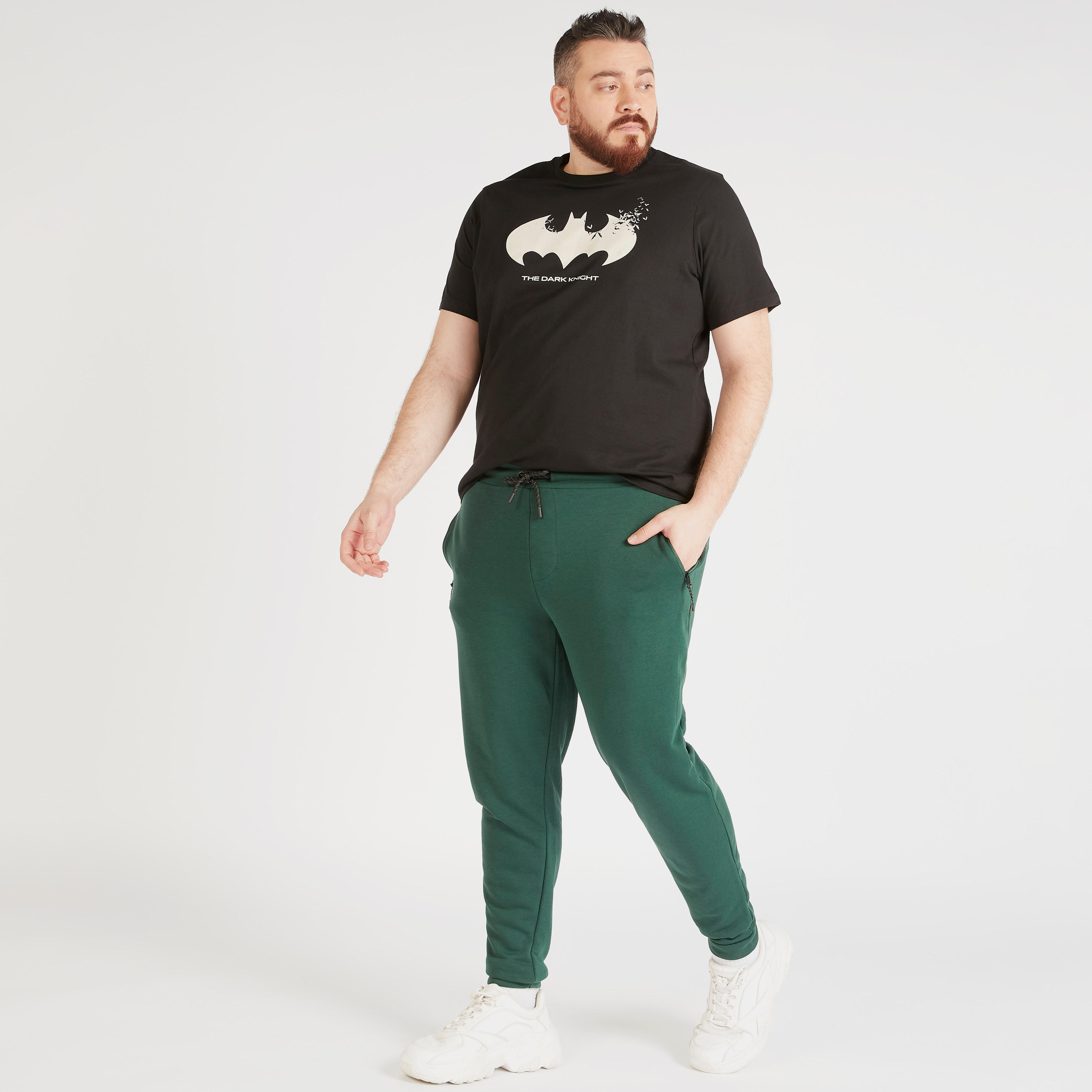 تيشيرت بياقة ضيقة وأكمام قصيرة وطبعات باتمان-men-clothing-tshirtsandpolos-tshirts-image-2