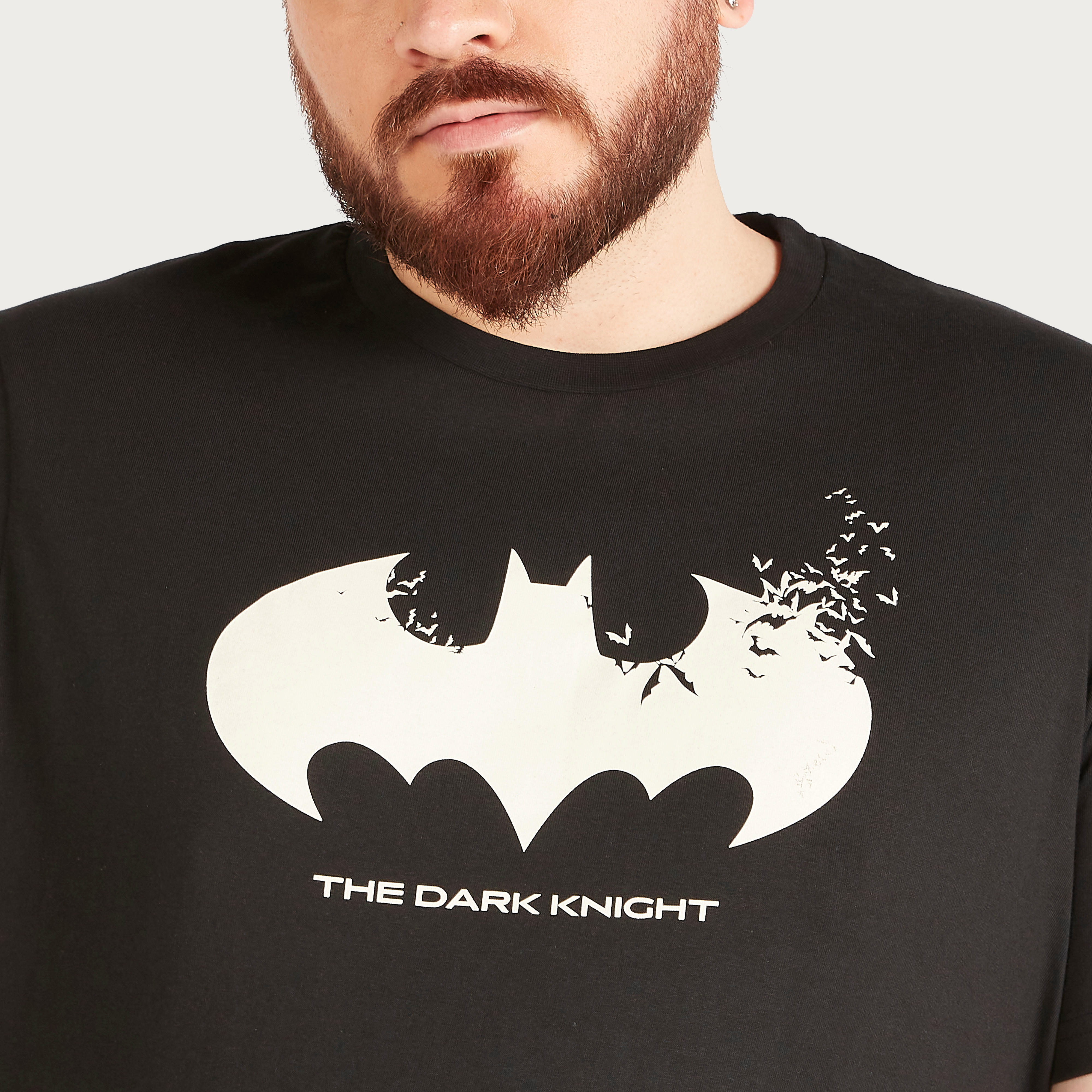 تيشيرت بياقة ضيقة وأكمام قصيرة وطبعات باتمان-men-clothing-tshirtsandpolos-tshirts-image-3