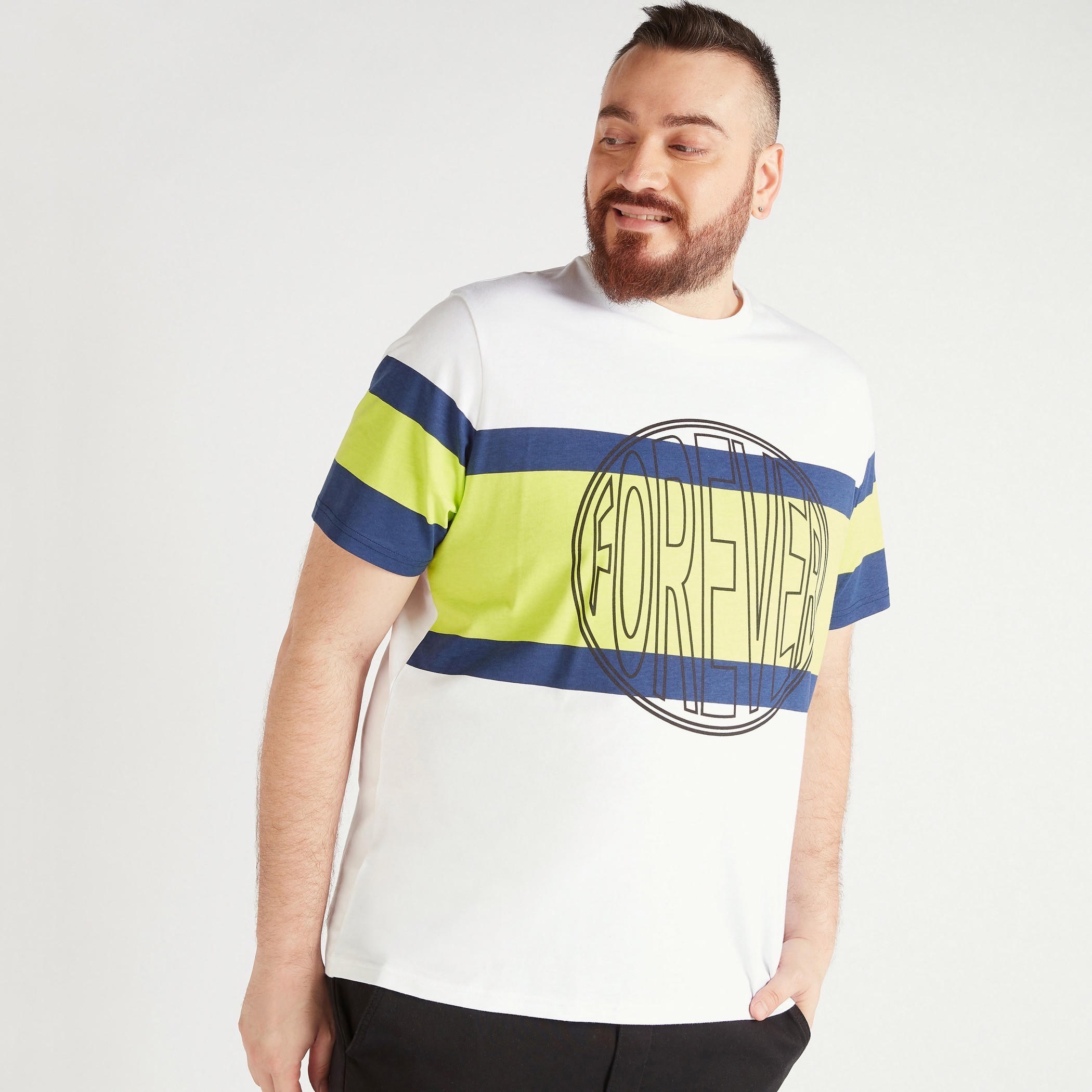 تيشيرت بياقة ضيّقة وأكمام قصيرة وطبعات-men-clothing-tshirtsandpolos-tshirts-image-1