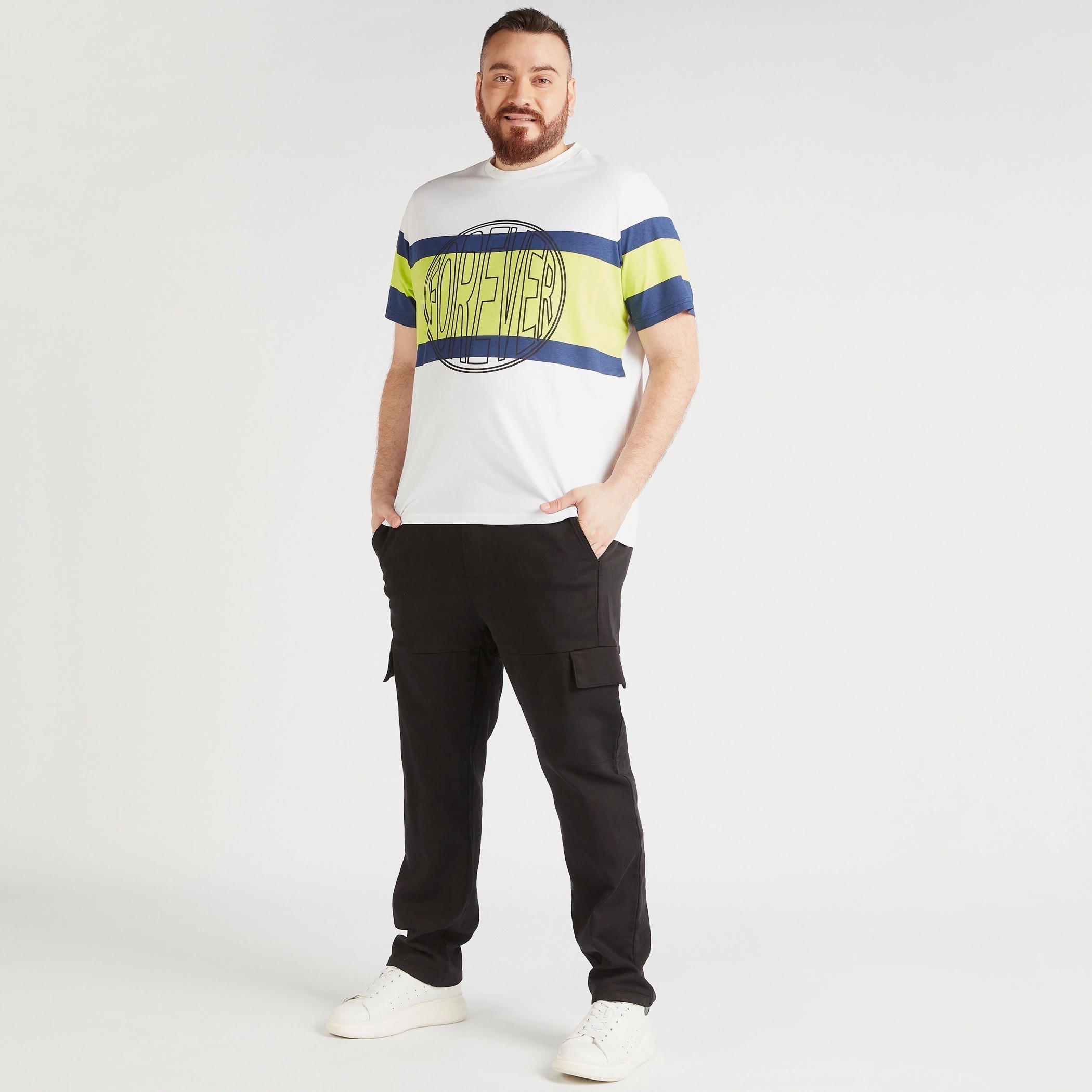 تيشيرت بياقة ضيّقة وأكمام قصيرة وطبعات-men-clothing-tshirtsandpolos-tshirts-image-2