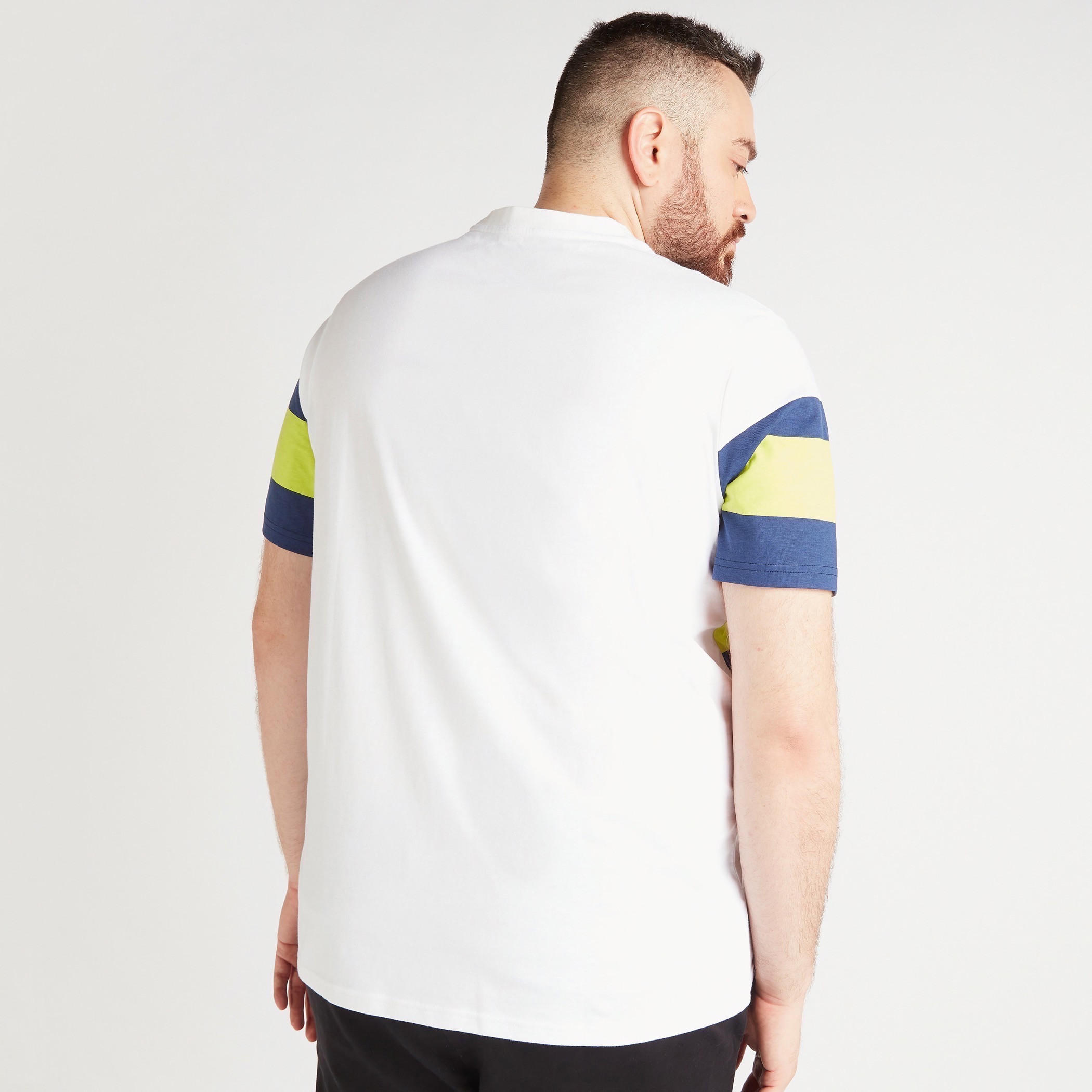 تيشيرت بياقة ضيّقة وأكمام قصيرة وطبعات-men-clothing-tshirtsandpolos-tshirts-image-4