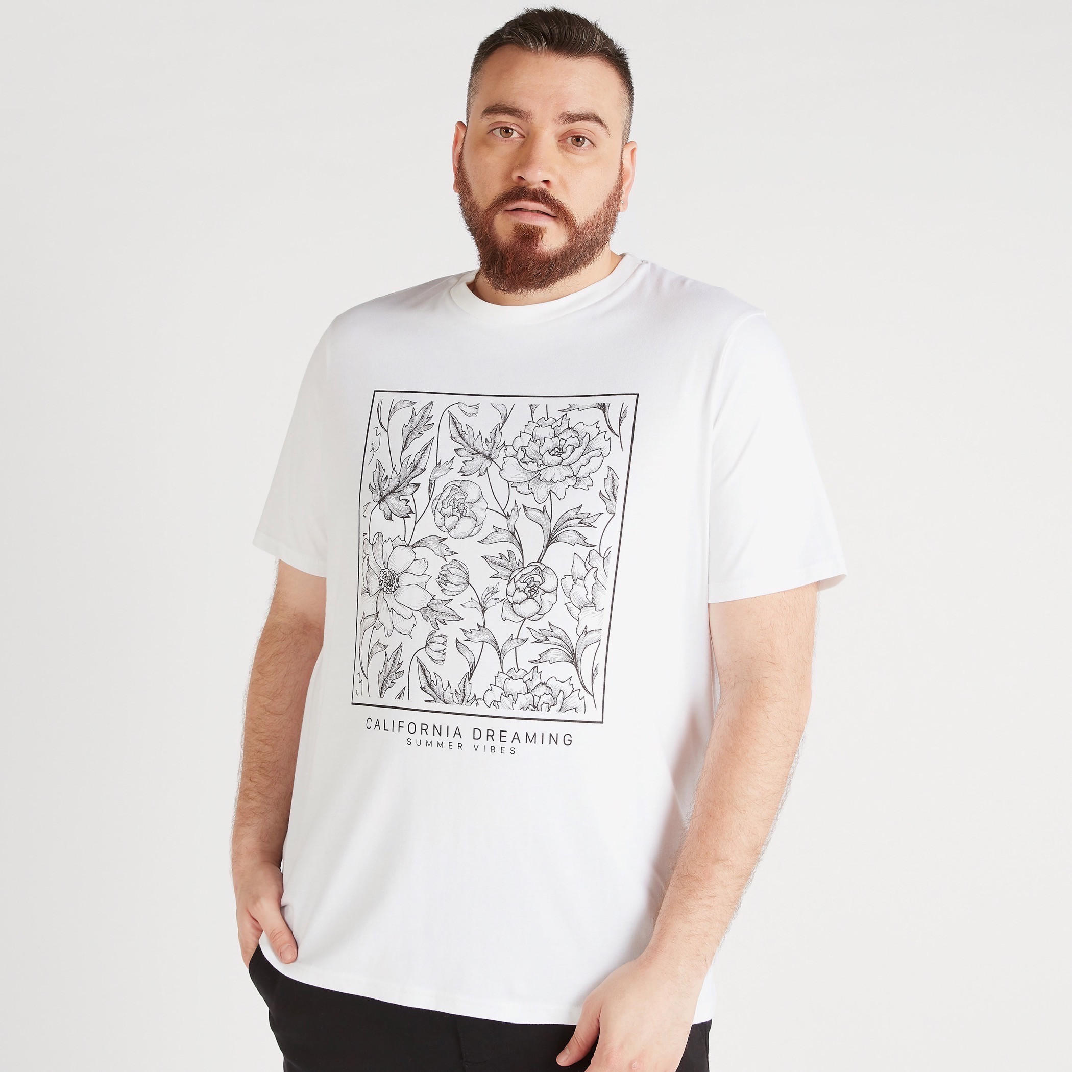تيشيرت بياقة ضيّقة وأكمام قصيرة وطبعات-men-clothing-tshirtsandpolos-tshirts-image-1