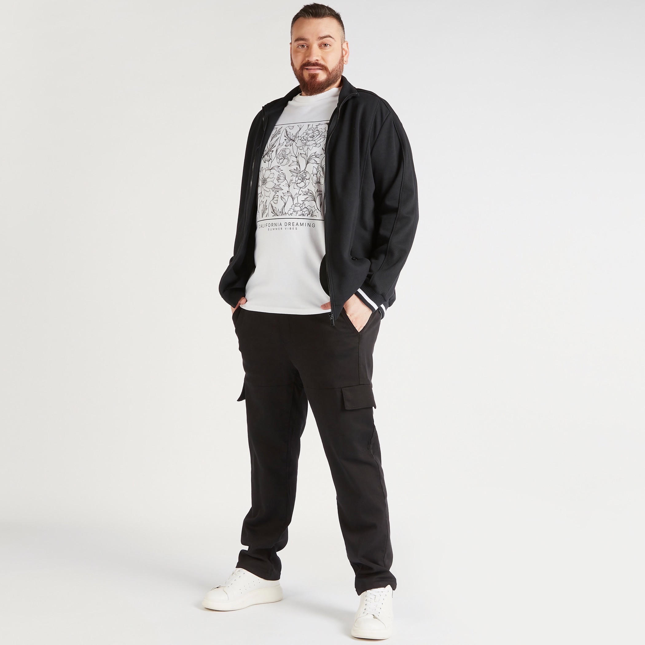 تيشيرت بياقة ضيّقة وأكمام قصيرة وطبعات-men-clothing-tshirtsandpolos-tshirts-image-2