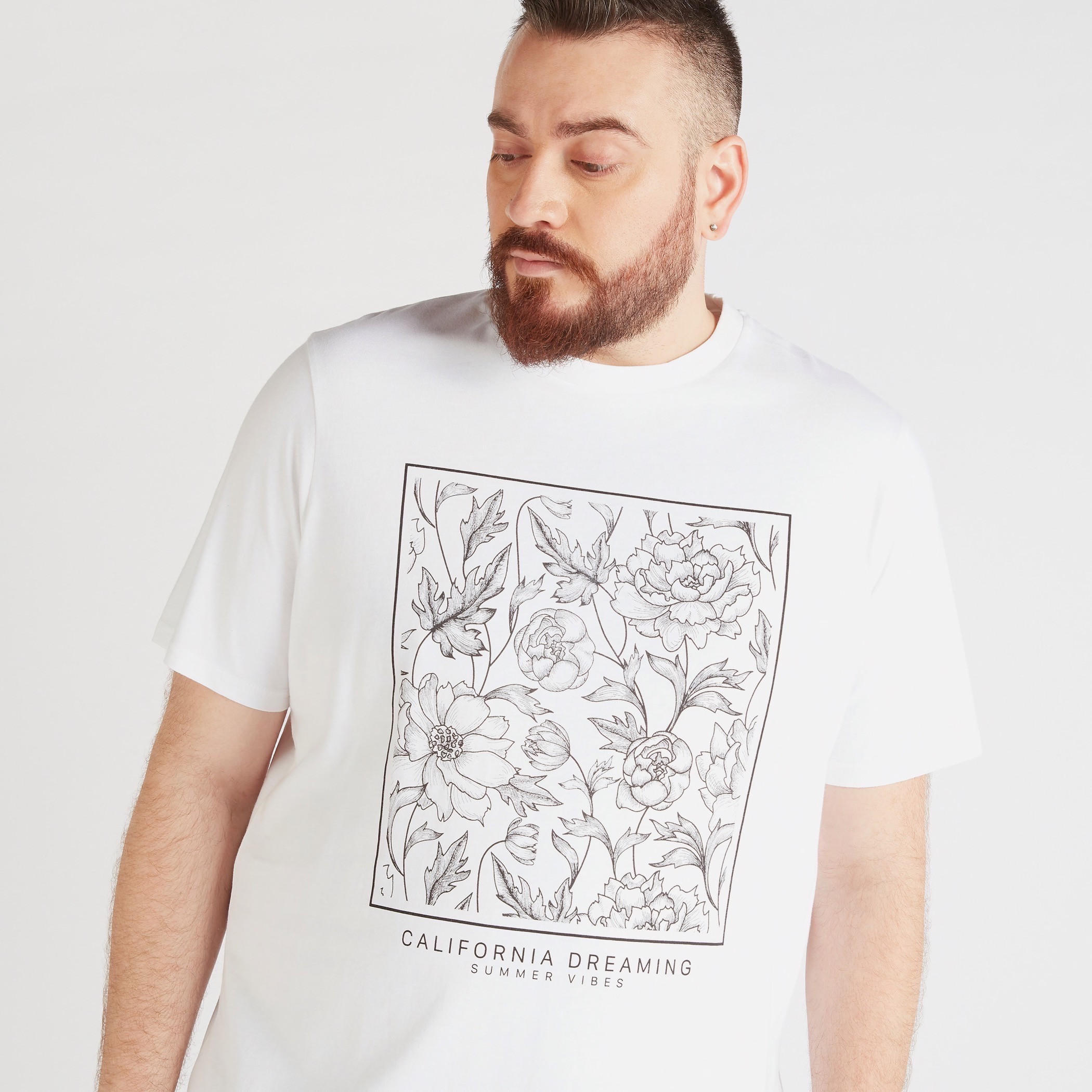 تيشيرت بياقة ضيّقة وأكمام قصيرة وطبعات-men-clothing-tshirtsandpolos-tshirts-image-3