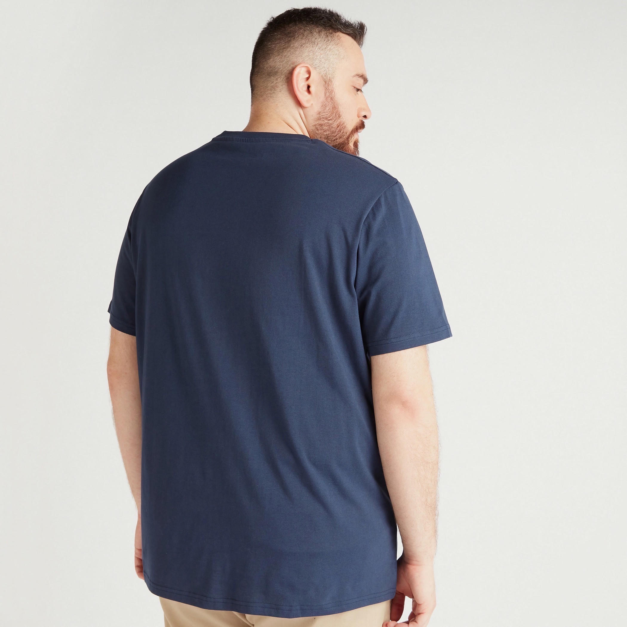 تيشيرت بياقة ضيّقة وأكمام قصيرة وطبعات-men-clothing-tshirtsandpolos-tshirts-image-4