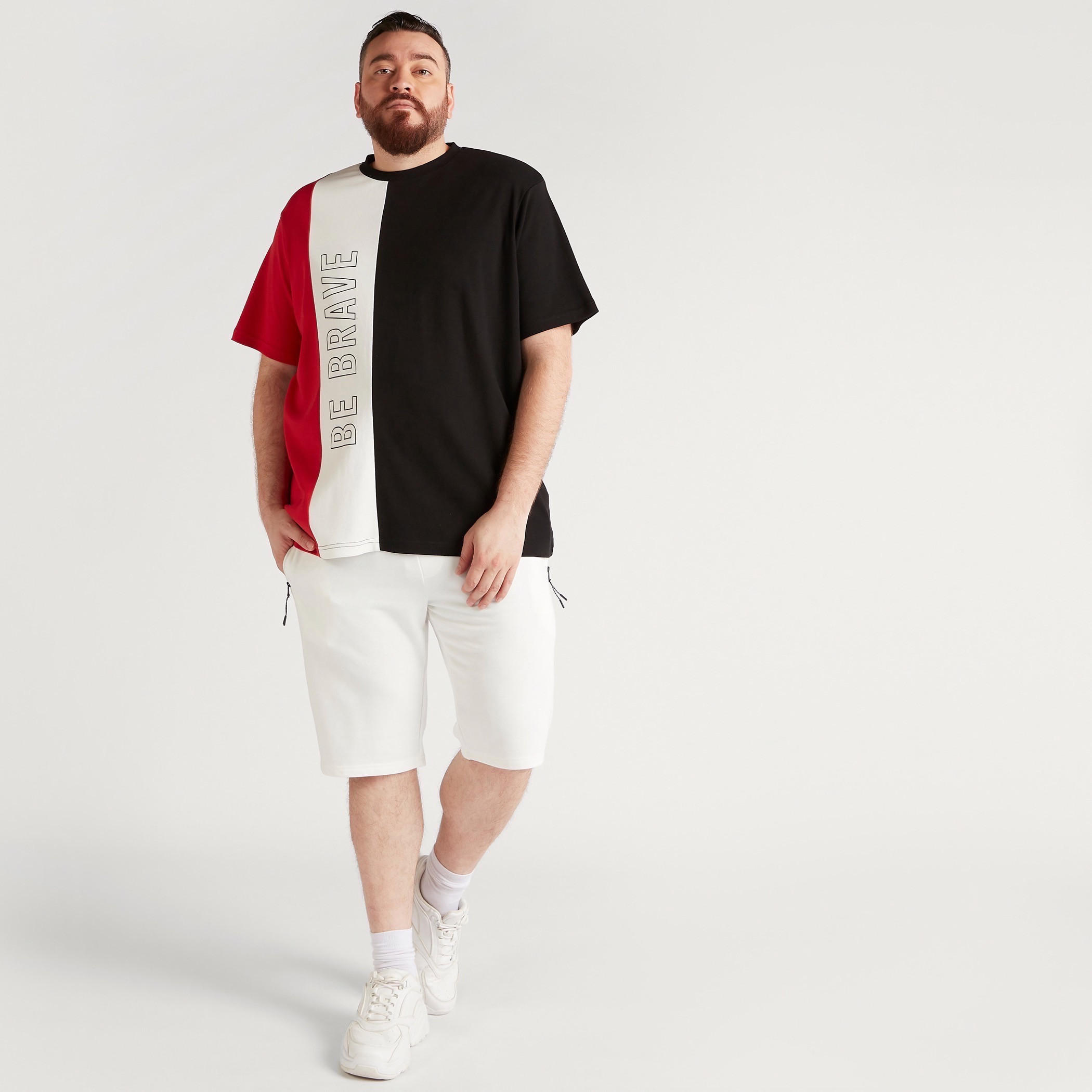 تيشيرت بياقة ضيّقة وأكمام قصيرة وطبعات-men-clothing-tshirtsandpolos-tshirts-image-4