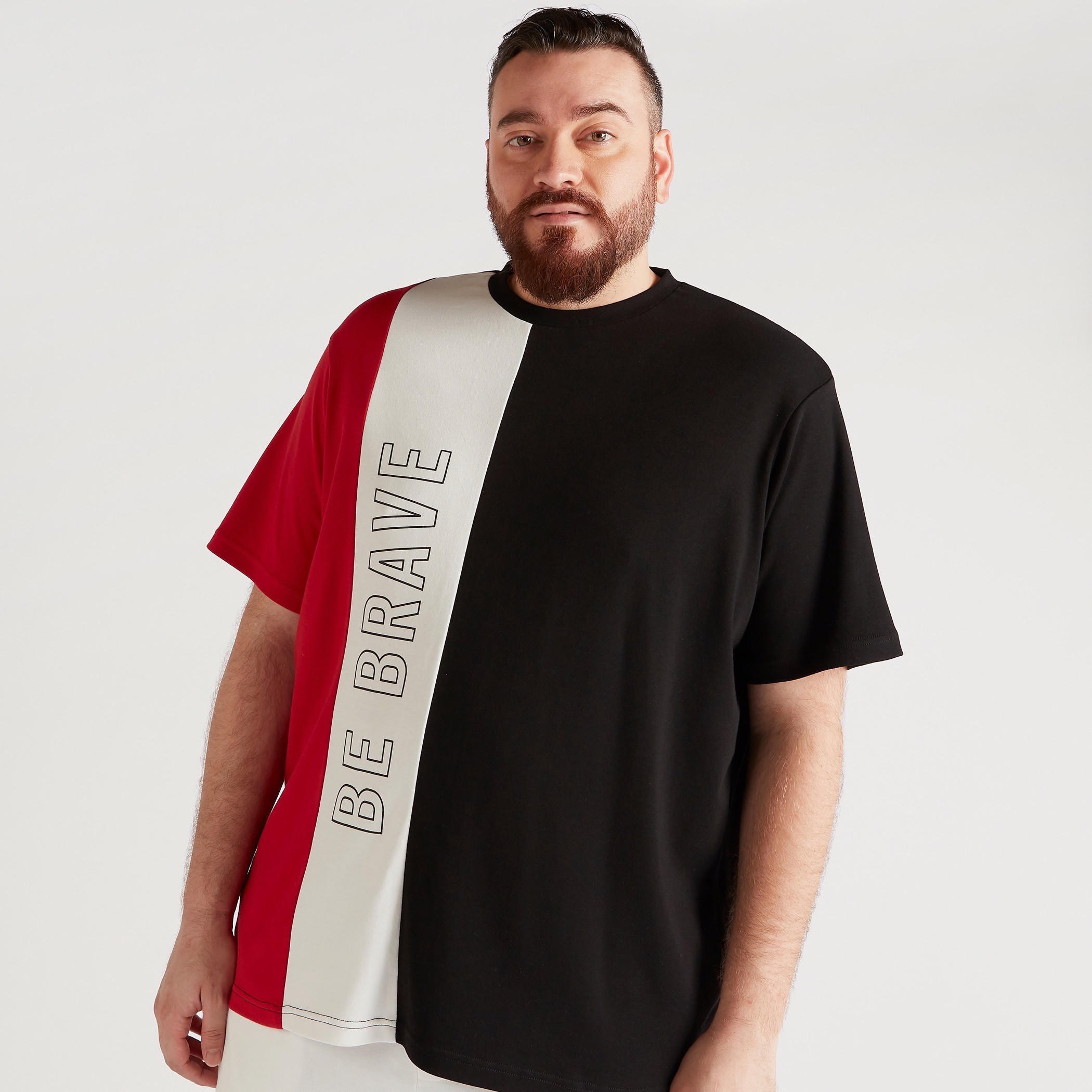 تيشيرت بياقة ضيّقة وأكمام قصيرة وطبعات-men-clothing-tshirtsandpolos-tshirts-image-1