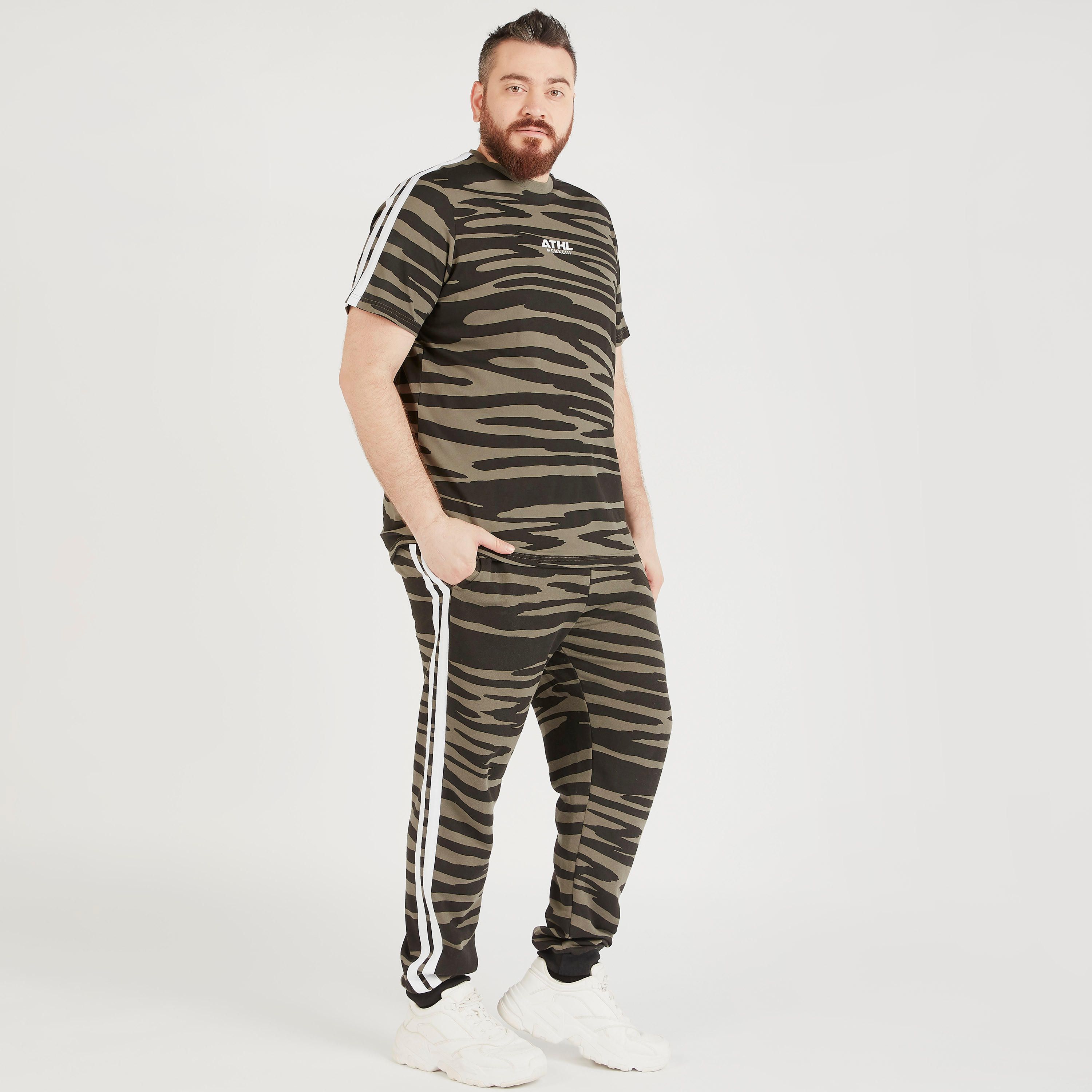 بنطلون رياضي برباط إغلاق وخصر متوسط الارتفاع وطبعات حيوانات-men-clothing-bottoms-joggers-image-5