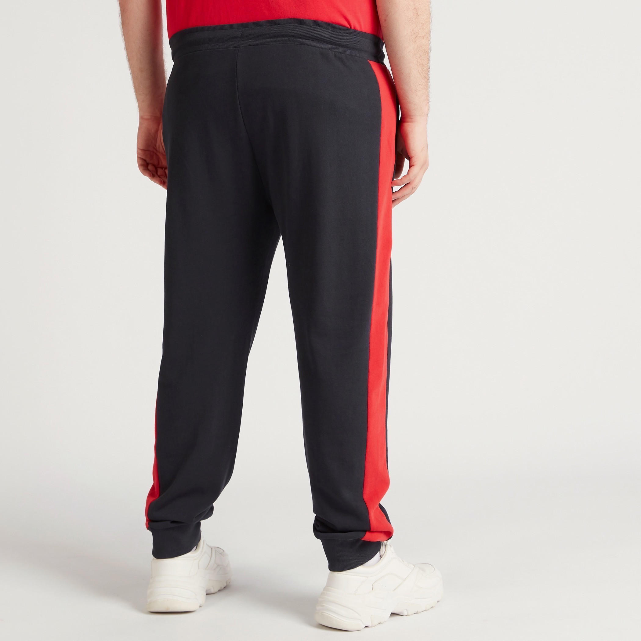بنطلون رياضي بشرائط برباط إغلاق وجيوب-men-clothing-bottoms-joggers-image-2