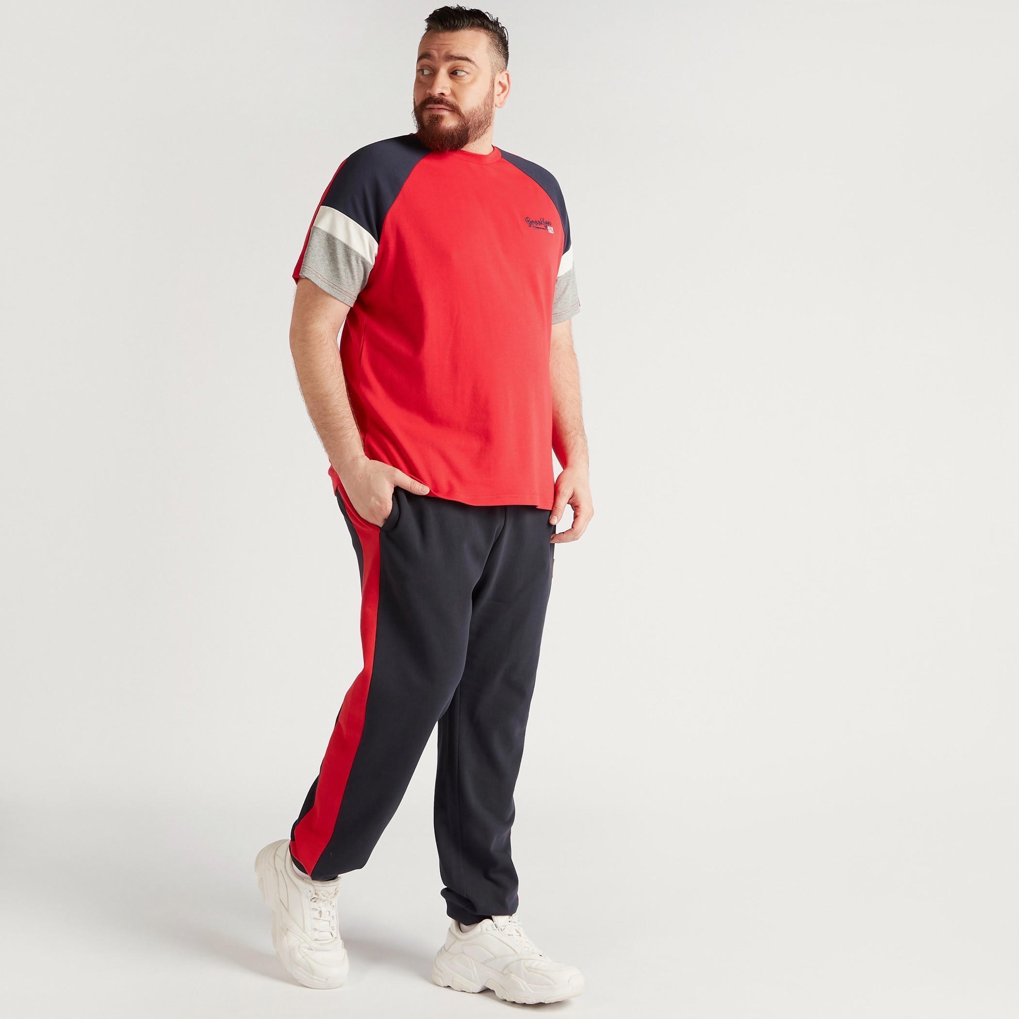 بنطلون رياضي بشرائط برباط إغلاق وجيوب-men-clothing-bottoms-joggers-image-1