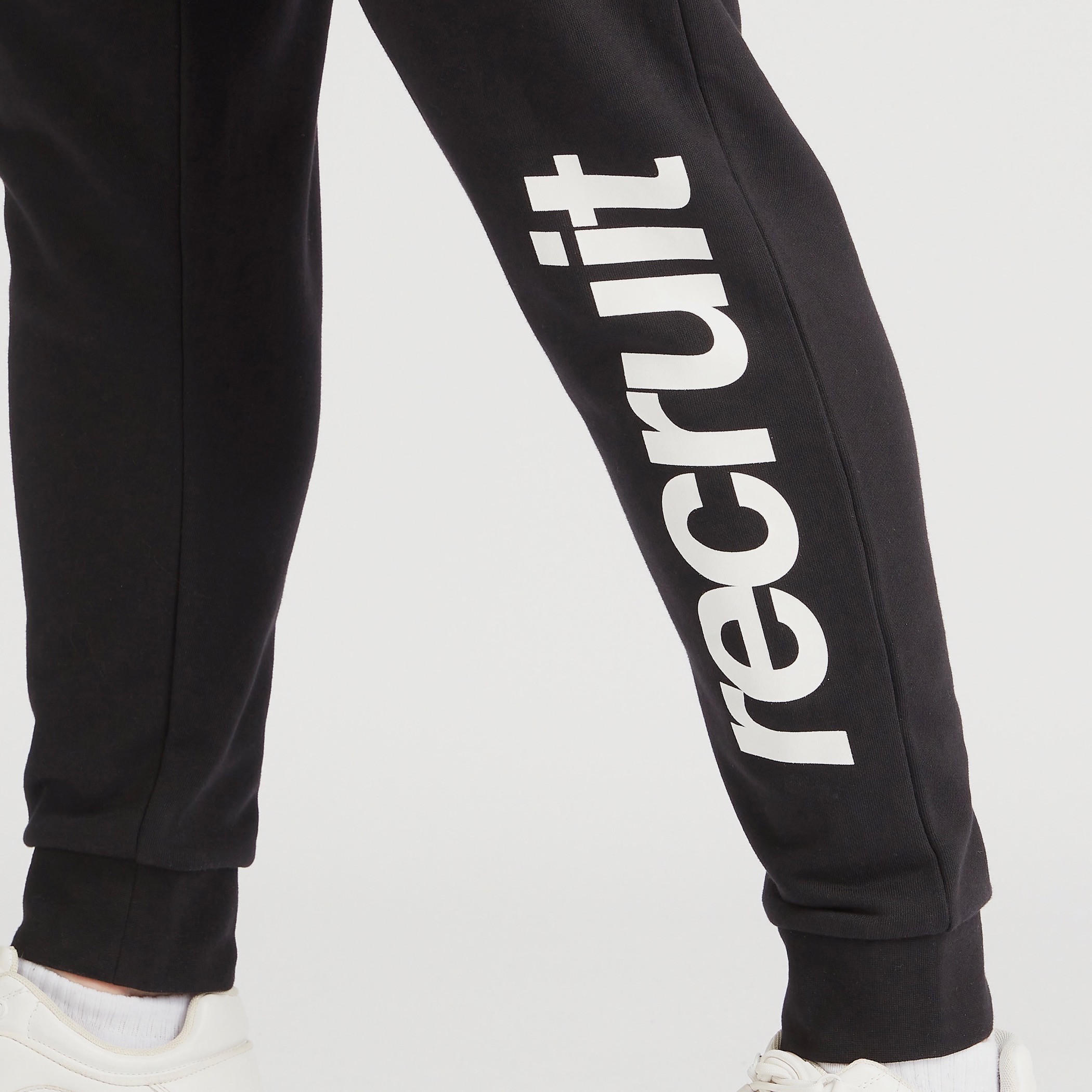 بنطلون رياضي برباط إغلاق وجيوب وطبعات-men-clothing-bottoms-joggers-image-2
