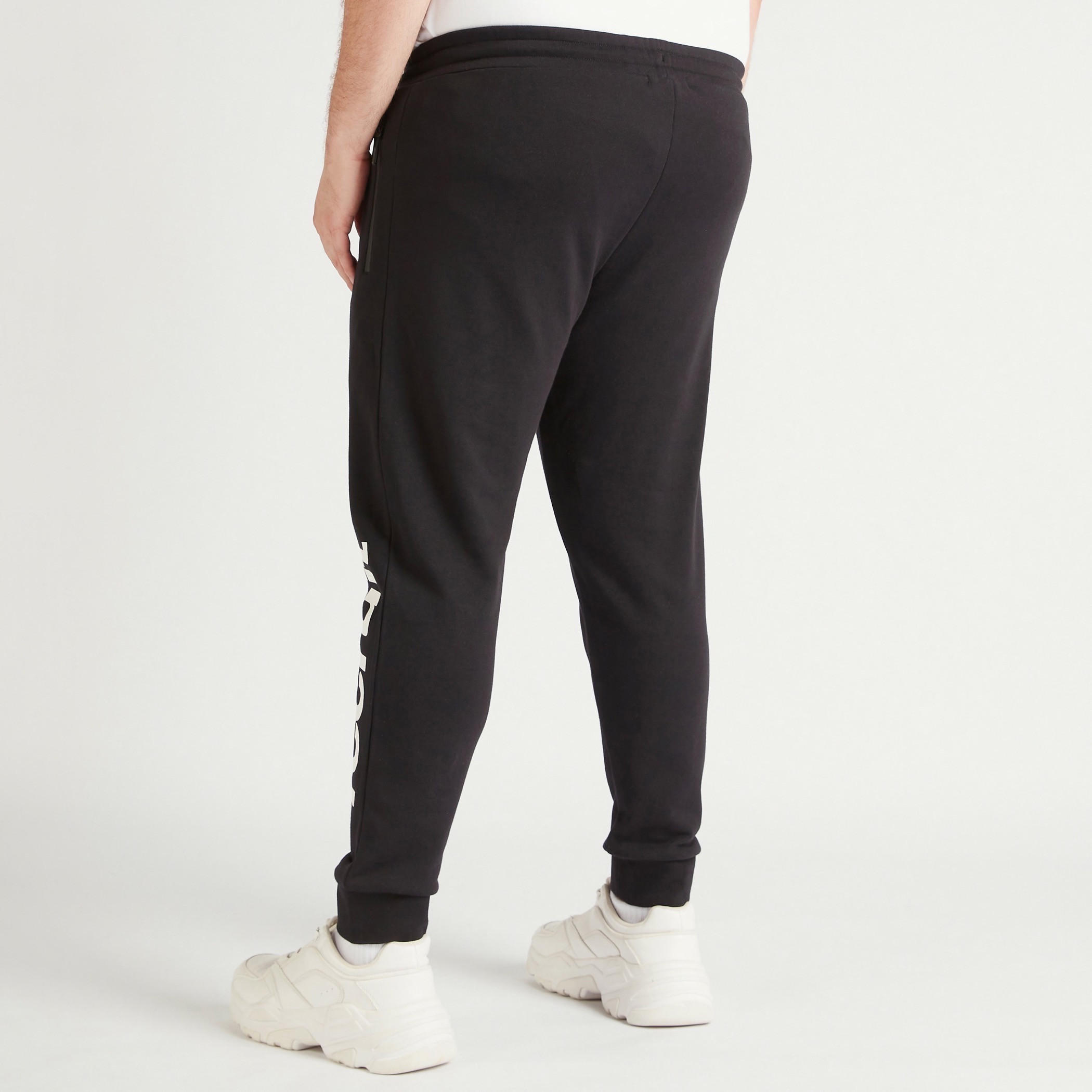 بنطلون رياضي برباط إغلاق وجيوب وطبعات-men-clothing-bottoms-joggers-image-1
