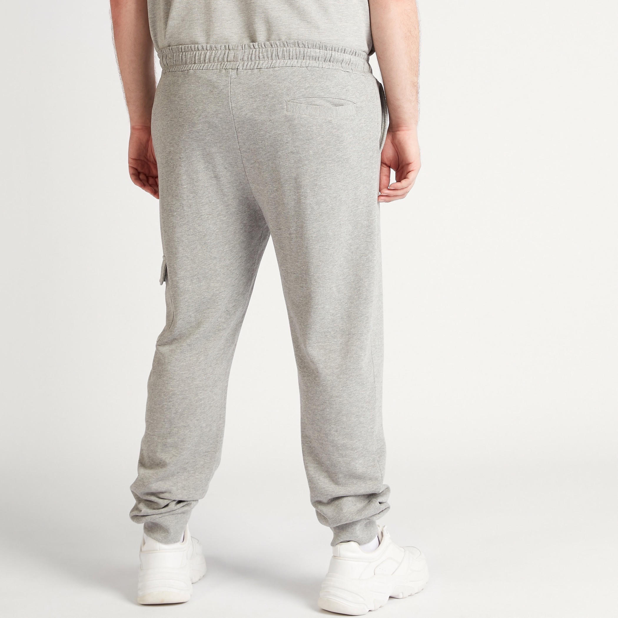 بنطلون رياضي سادة برباط إغلاق وجيوب-men-clothing-bottoms-joggers-image-3