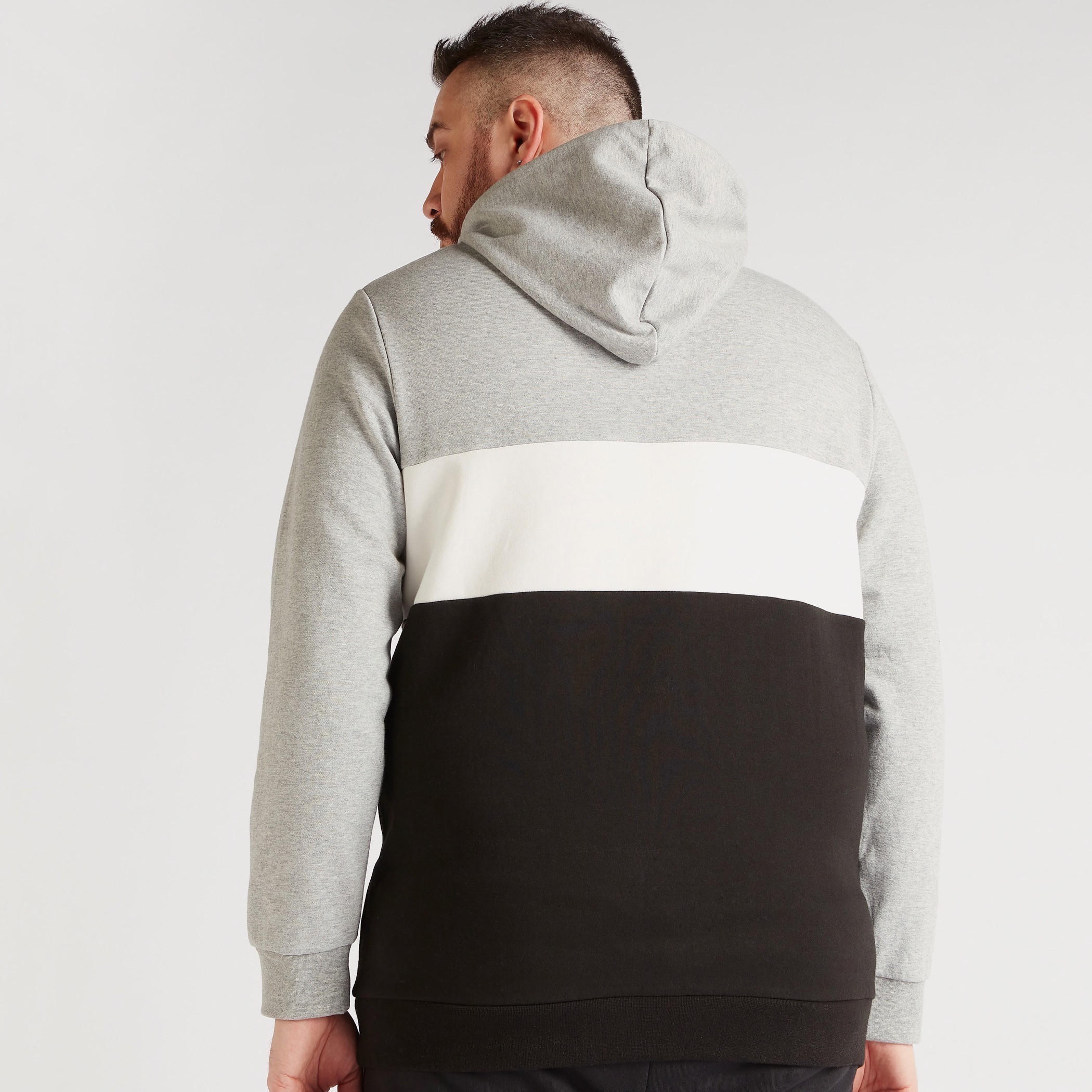 هودي قوالب ملوّنة وقبعّة وأكمام طويلة وجيوب كنغر-men-winterwear-hoodiesandsweatshirts-image-4