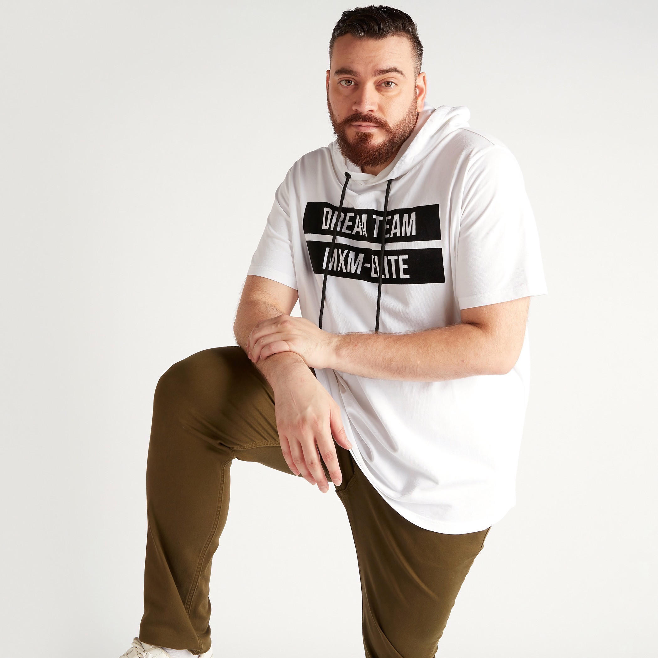 تيشيرت بقبعة وأكمام قصيرة ورباط وطبعات-men-clothing-tshirtsandpolos-tshirts-image-2