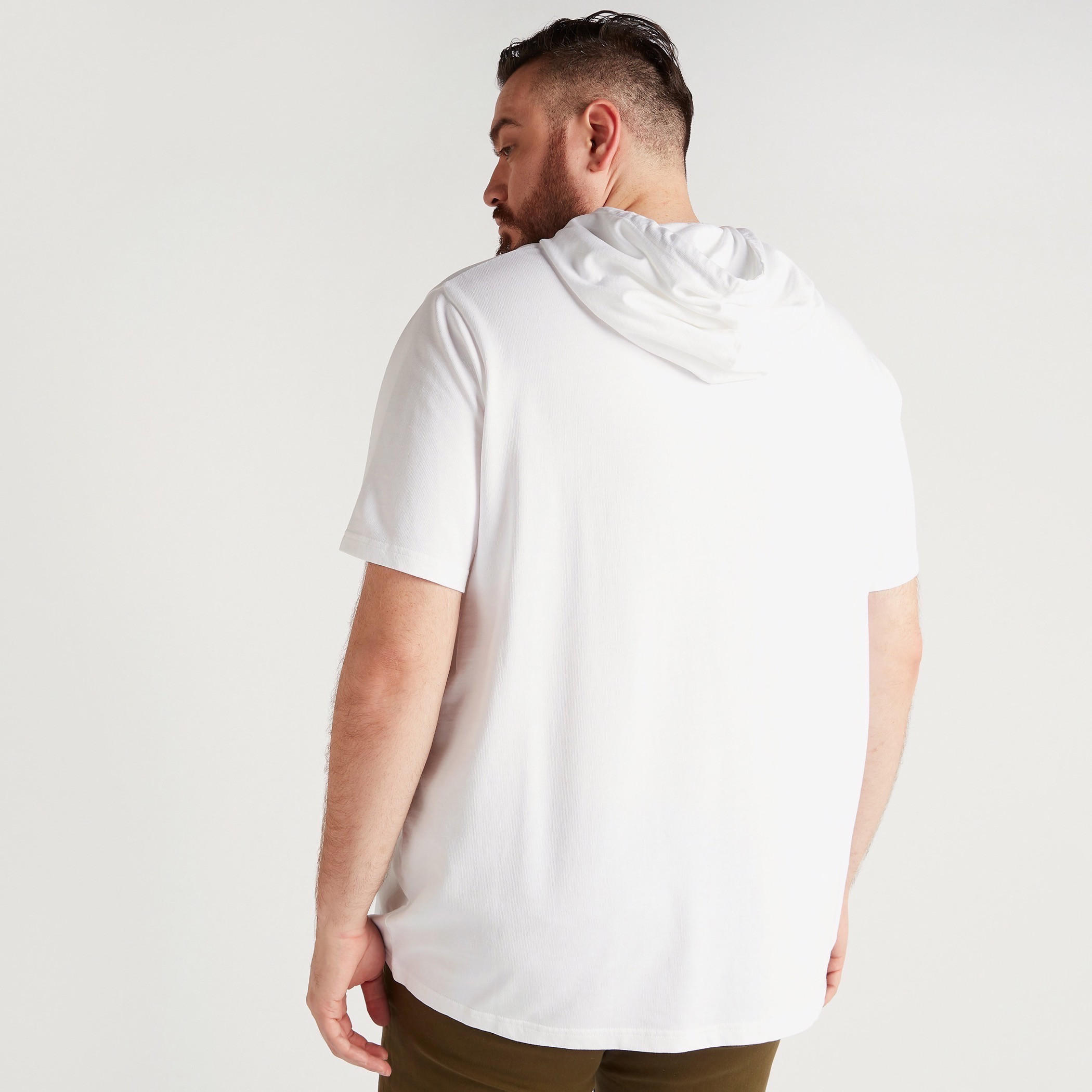 تيشيرت بقبعة وأكمام قصيرة ورباط وطبعات-men-clothing-tshirtsandpolos-tshirts-image-4