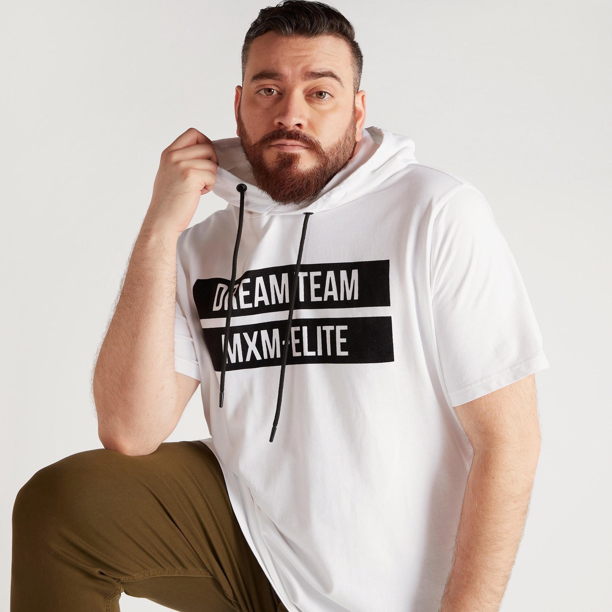 تيشيرت بقبعة وأكمام قصيرة ورباط وطبعات-men-clothing-tshirtsandpolos-tshirts-image-6