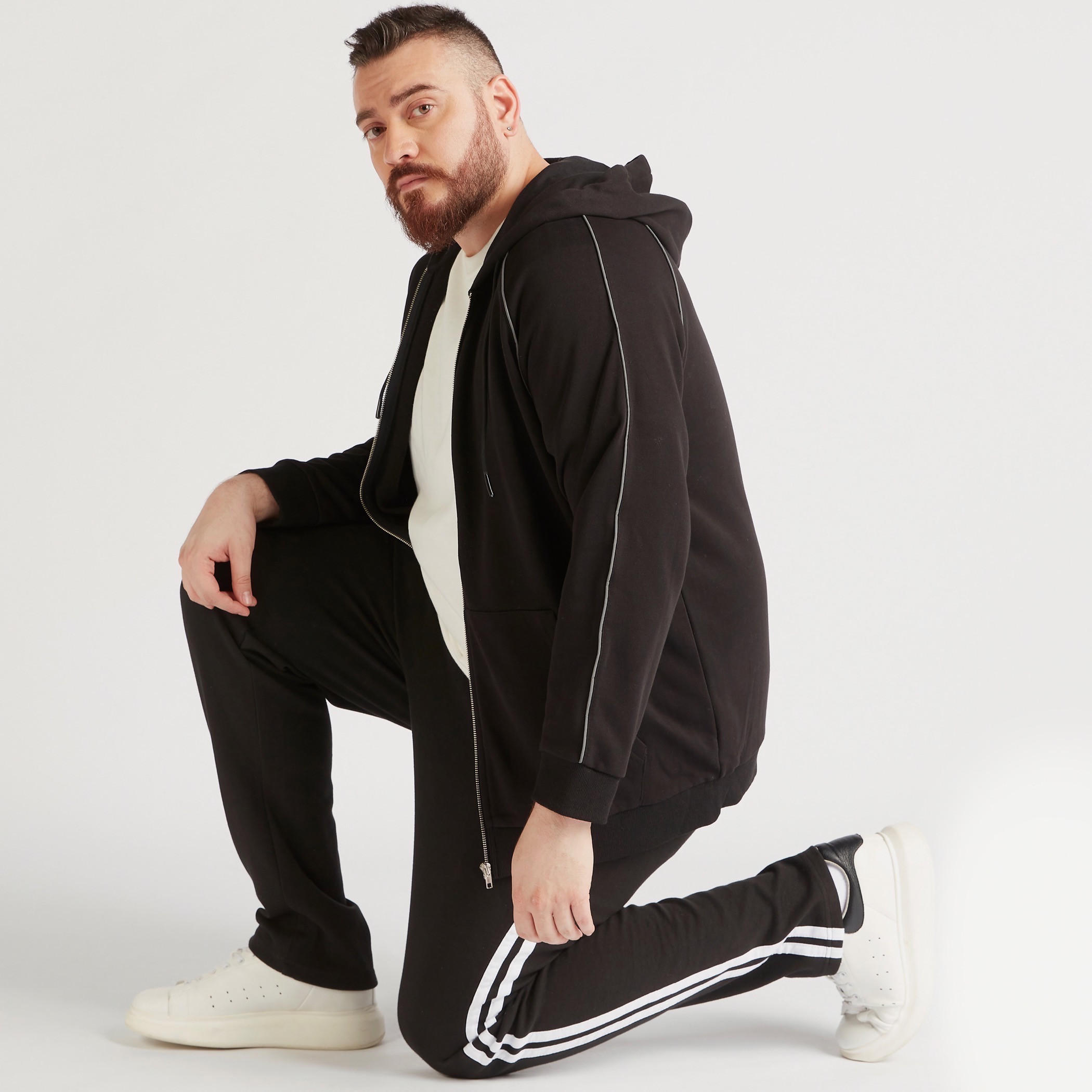 هودي سادة بسحّاب وجيوب-men-winterwear-hoodiesandsweatshirts-image-6