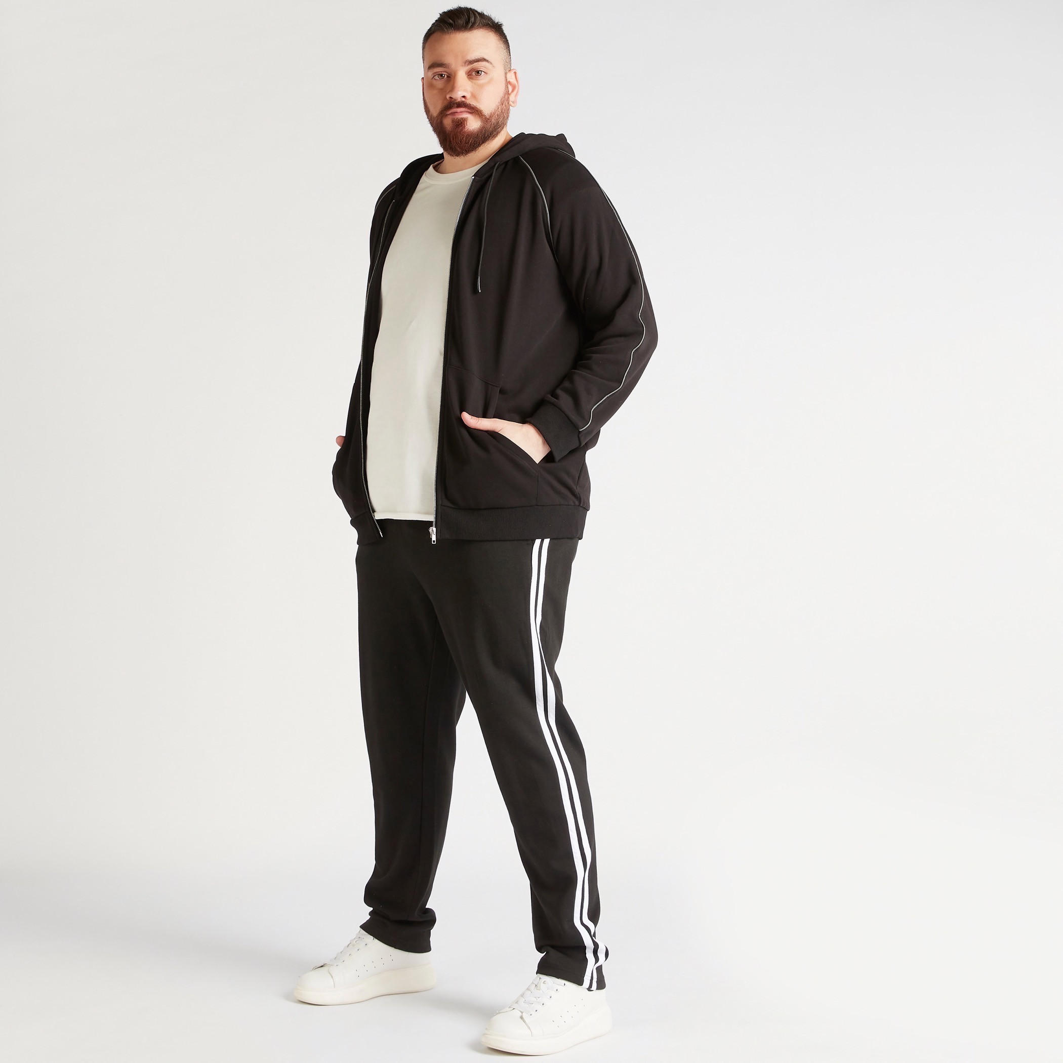 هودي سادة بسحّاب وجيوب-men-winterwear-hoodiesandsweatshirts-image-2