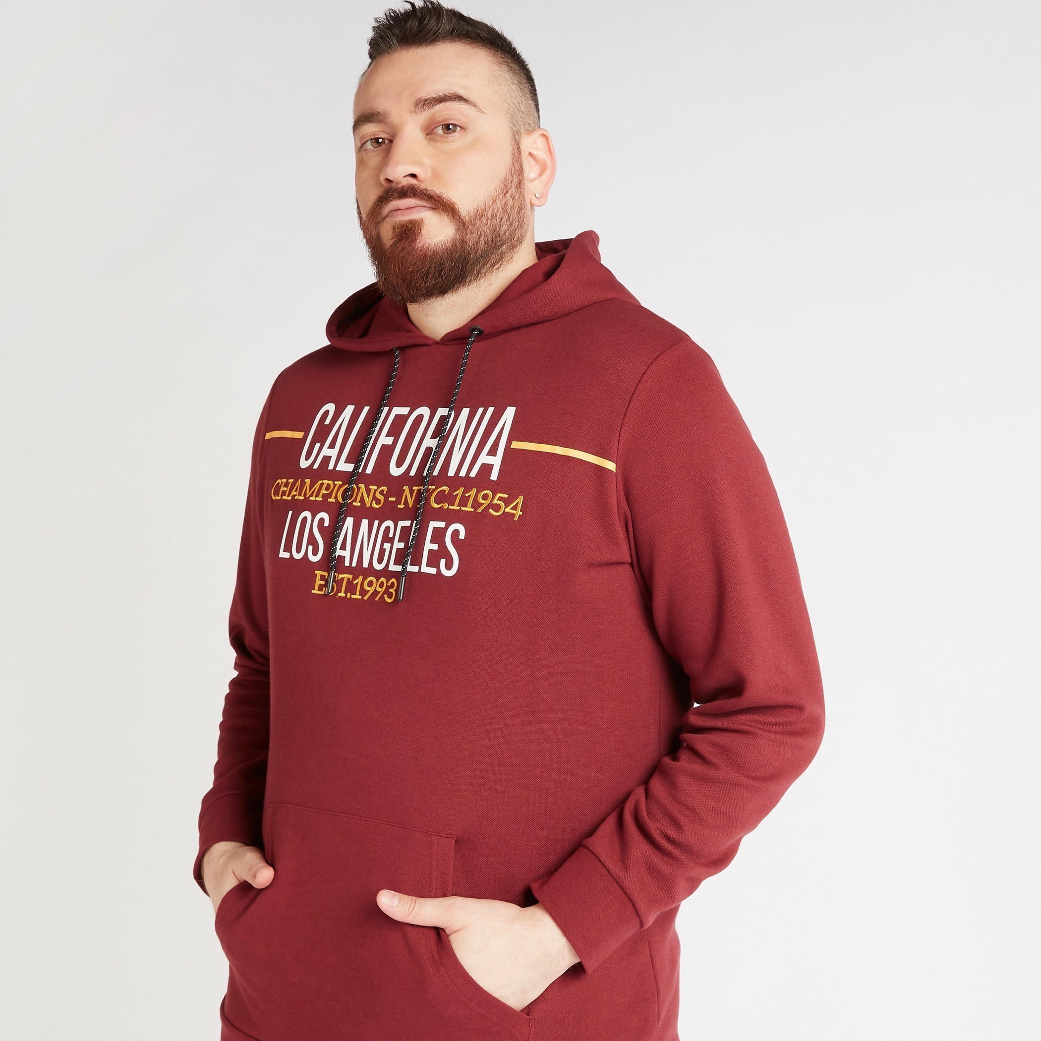 هودي بطبعات وأكمام طويلة وجيوب كنغر-men-winterwear-hoodiesandsweatshirts-image-5