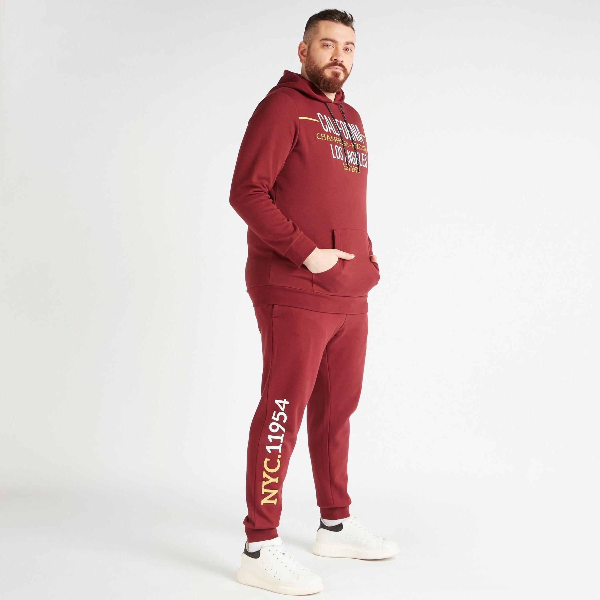 هودي بطبعات وأكمام طويلة وجيوب كنغر-men-winterwear-hoodiesandsweatshirts-image-4