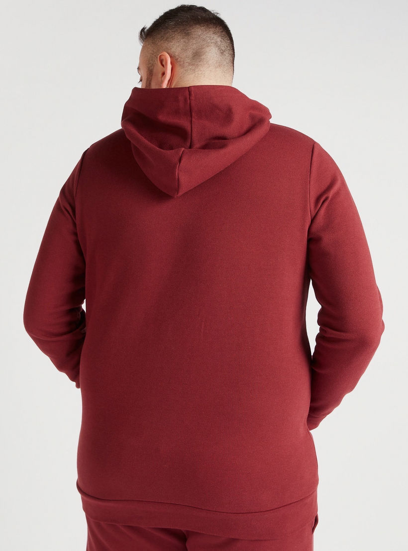 هودي بطبعات وأكمام طويلة وجيوب كنغر-men-winterwear-hoodiesandsweatshirts-image-2