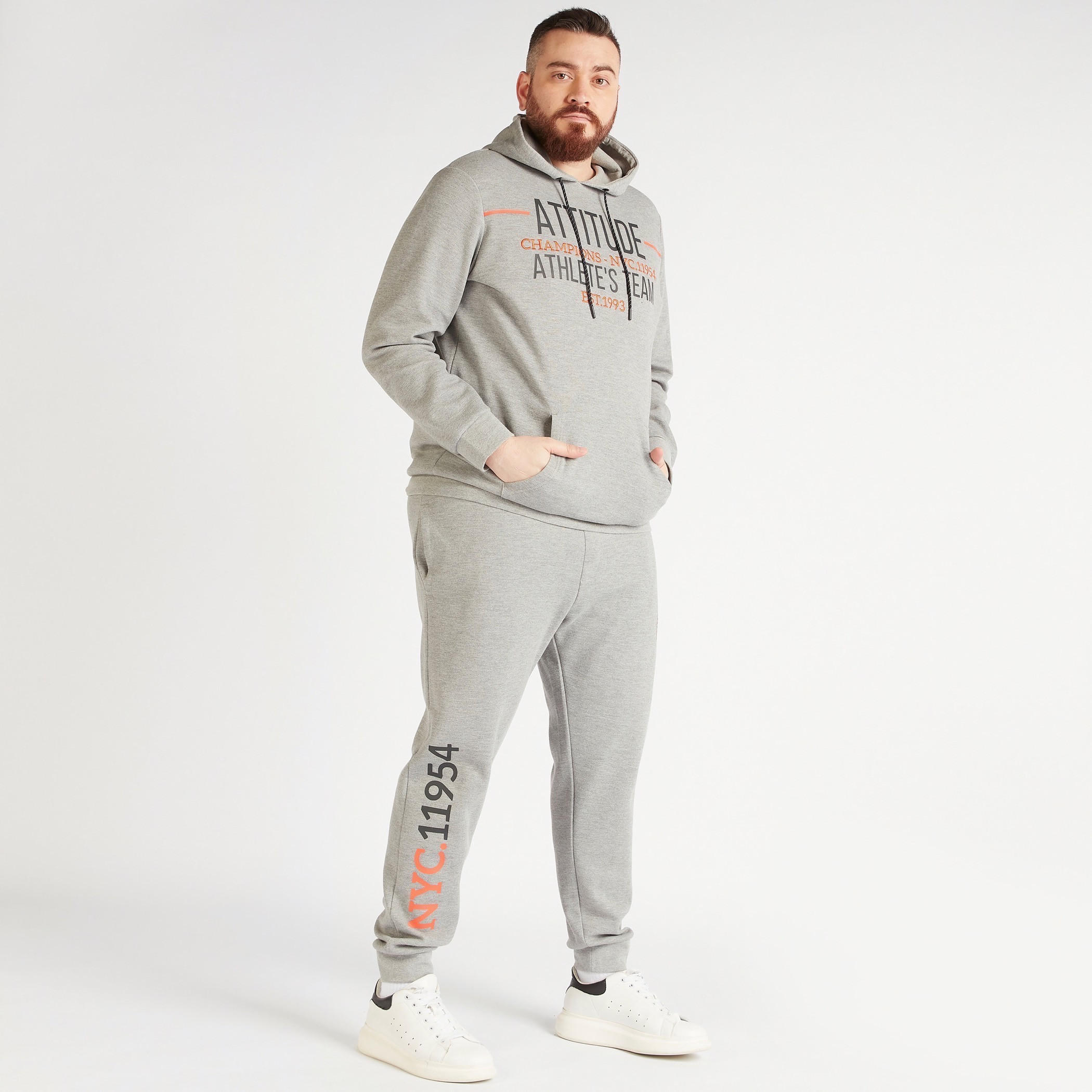 هودي بطبعات وأكمام طويلة وجيوب كنغر-men-winterwear-hoodiesandsweatshirts-image-4